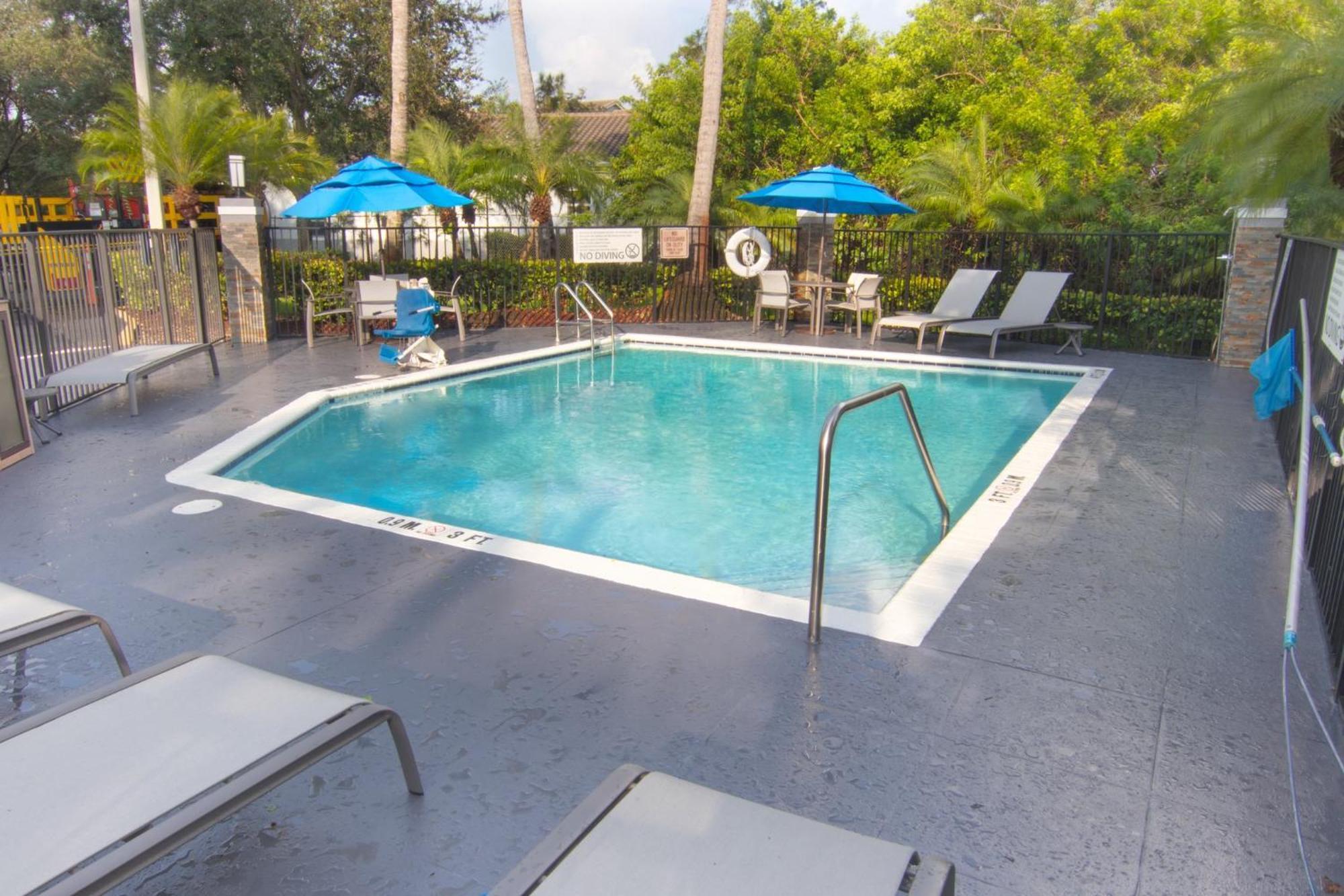 Express And Lauderdale Airport West By Ihg Hotel Davie
