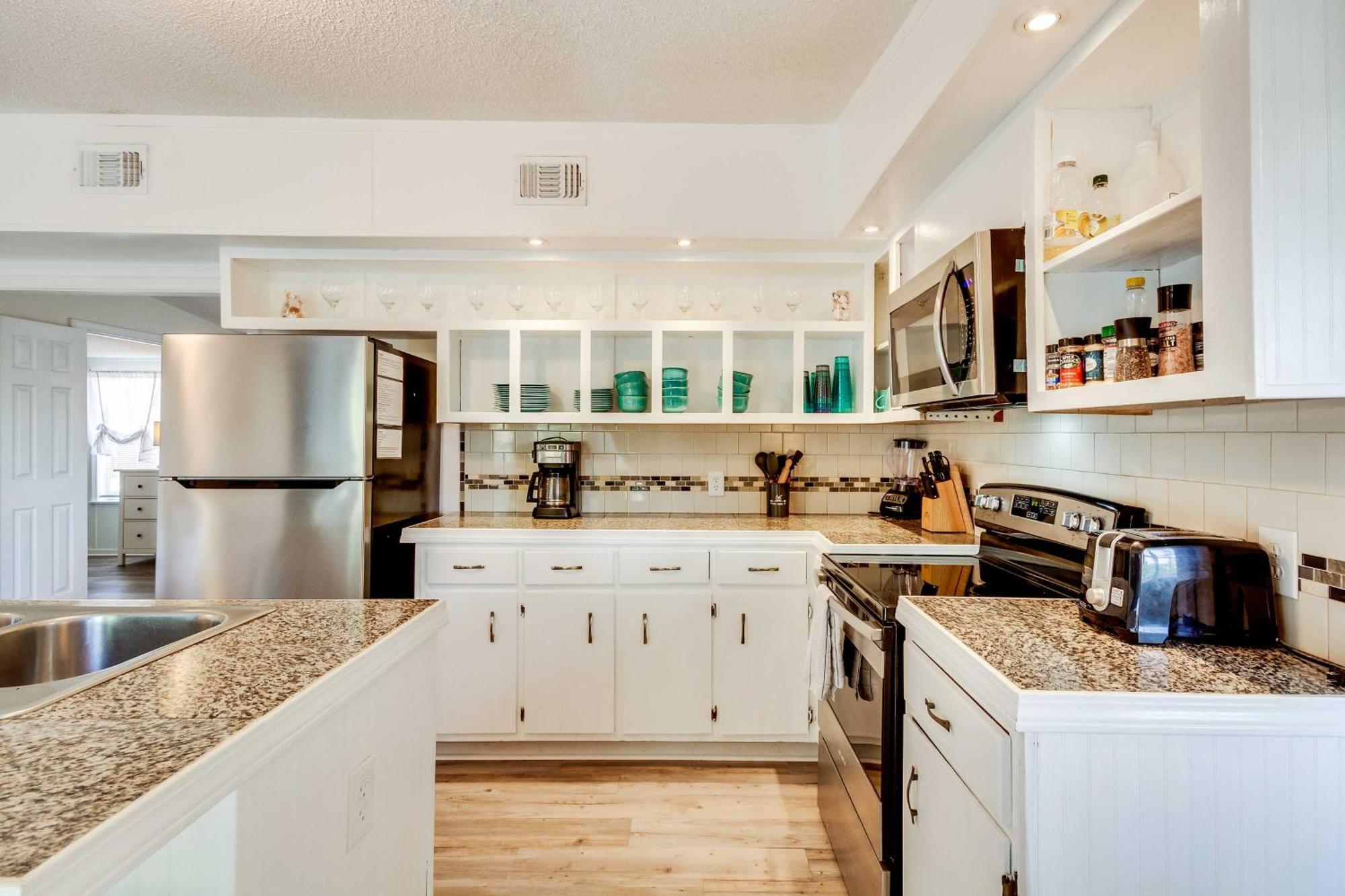 Stunning Home, 8 Mi To Downtown! Holiday home