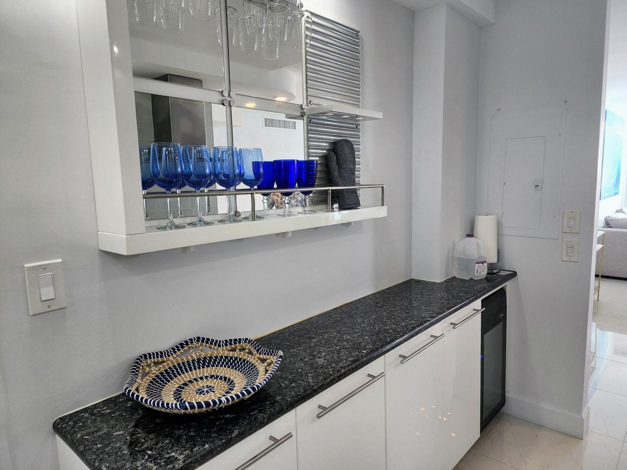 Apartment Tides Ocean Retreat By Cielo Hollywood