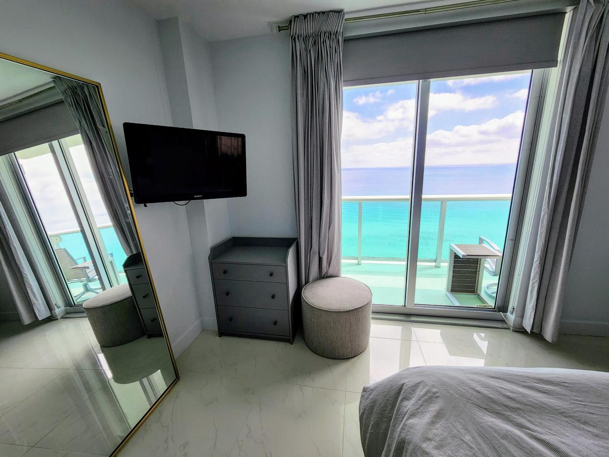Tides Ocean Retreat By Cielo Apartment Hollywood