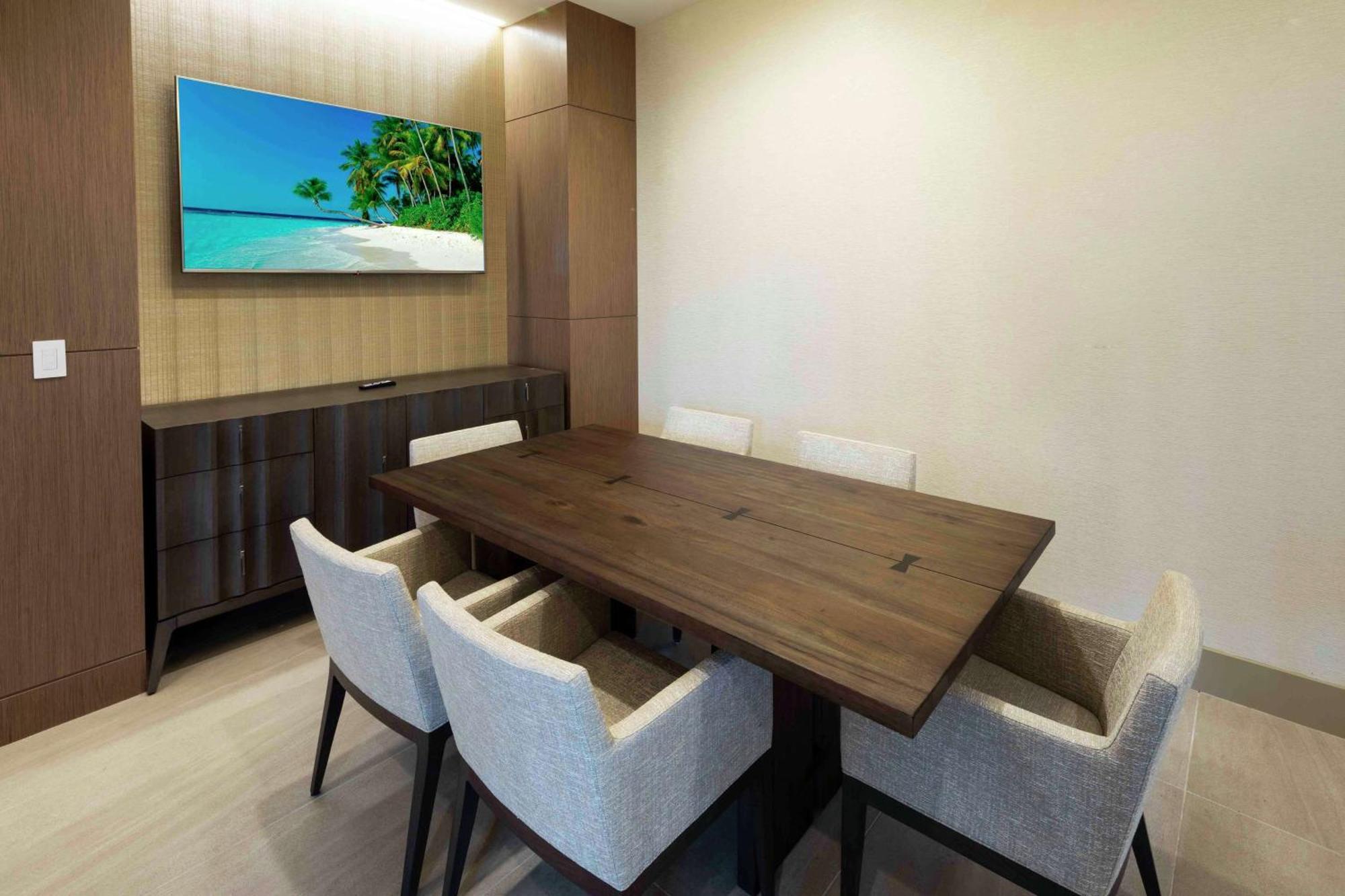 Hilton Miami Dadeland Hotel 4*