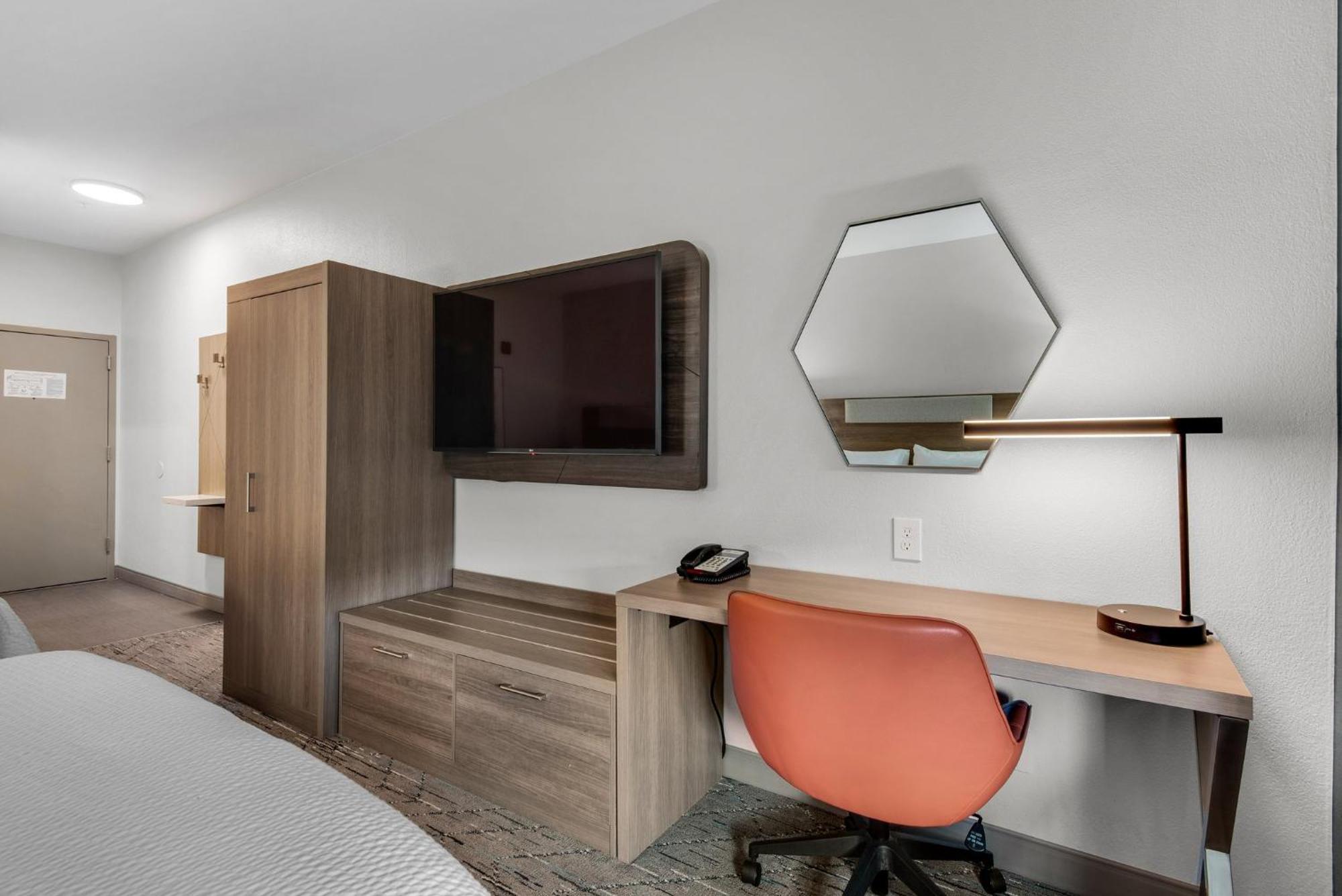 Express E - Commons Mall Area By Ihg Hotel Destin