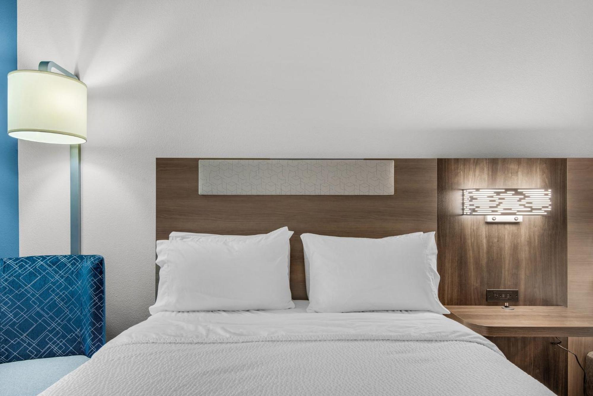 Hotel Express E - Commons Mall Area By Ihg Destin