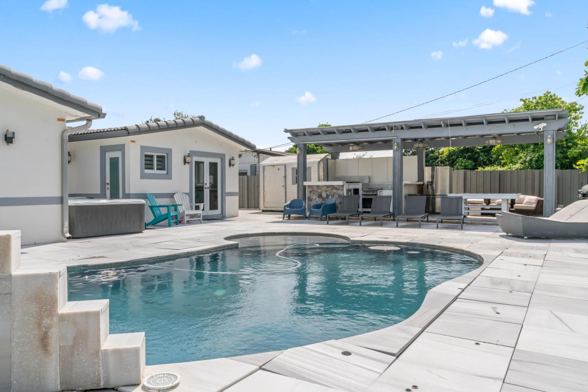 Miami House With Hot Pool-spa & Pool Table L48 * Hialeah