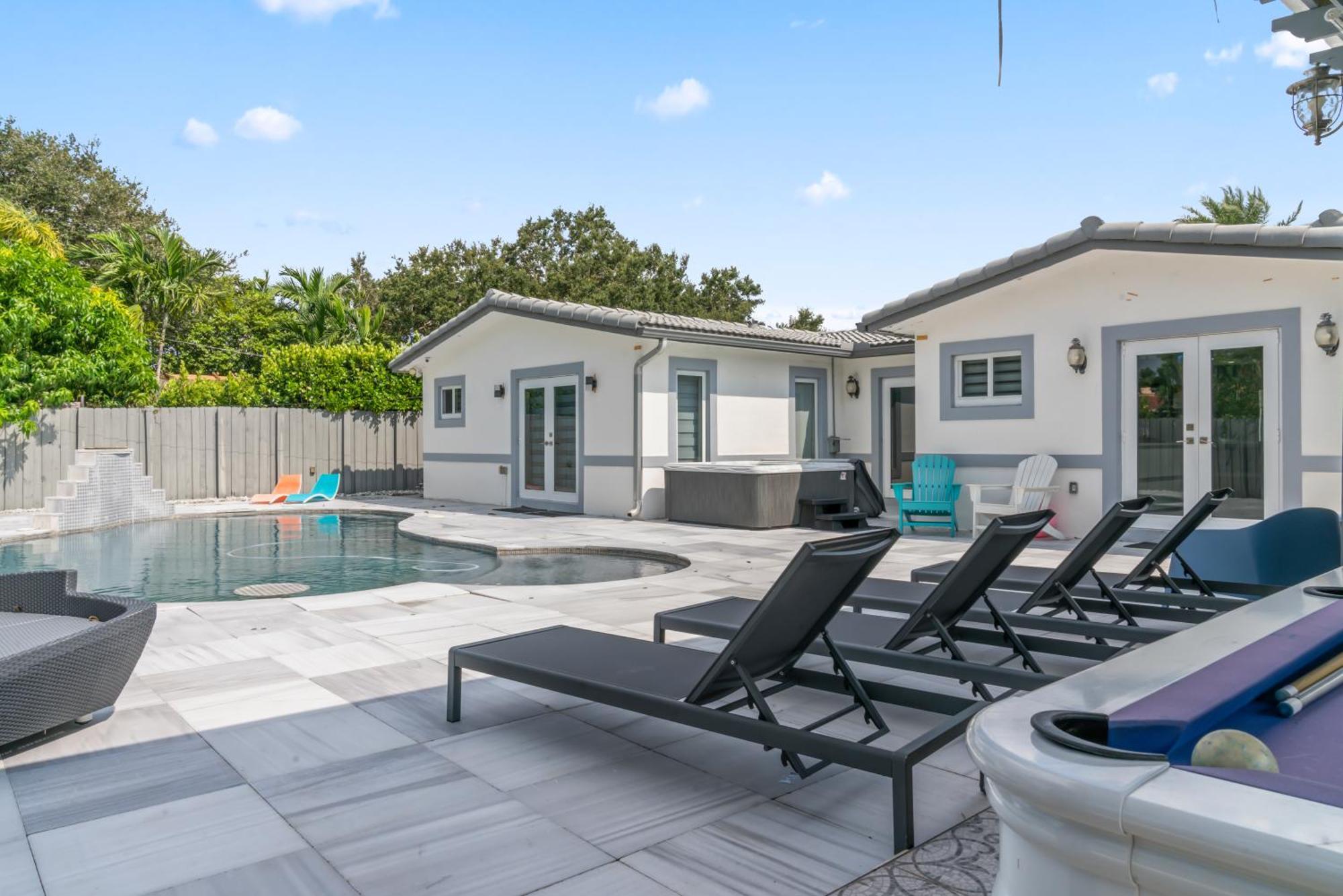 Miami House With Hot Pool-spa & Pool Table L48 Holiday home Hialeah