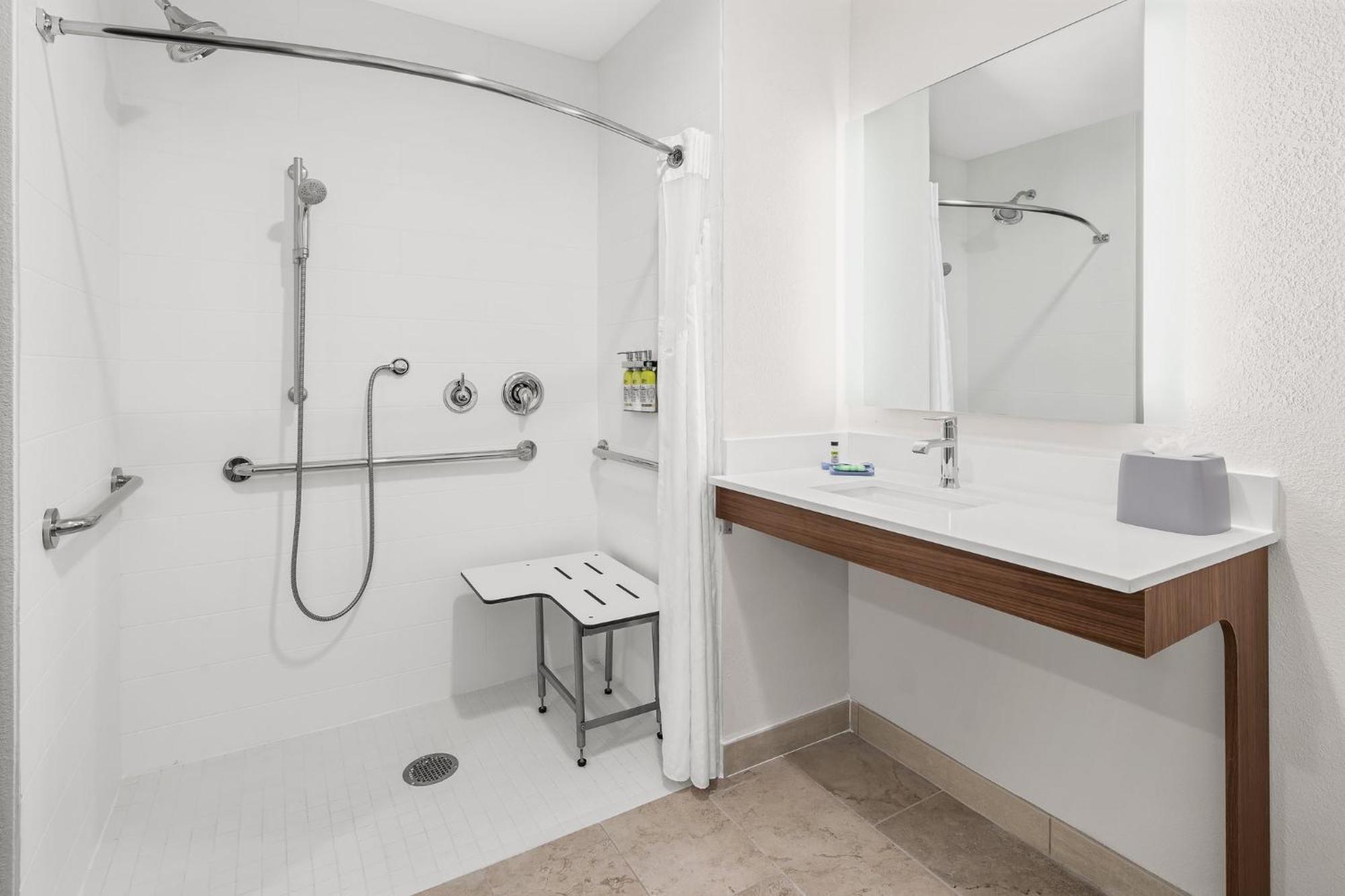 Hotel Express & By Ihg 2*
