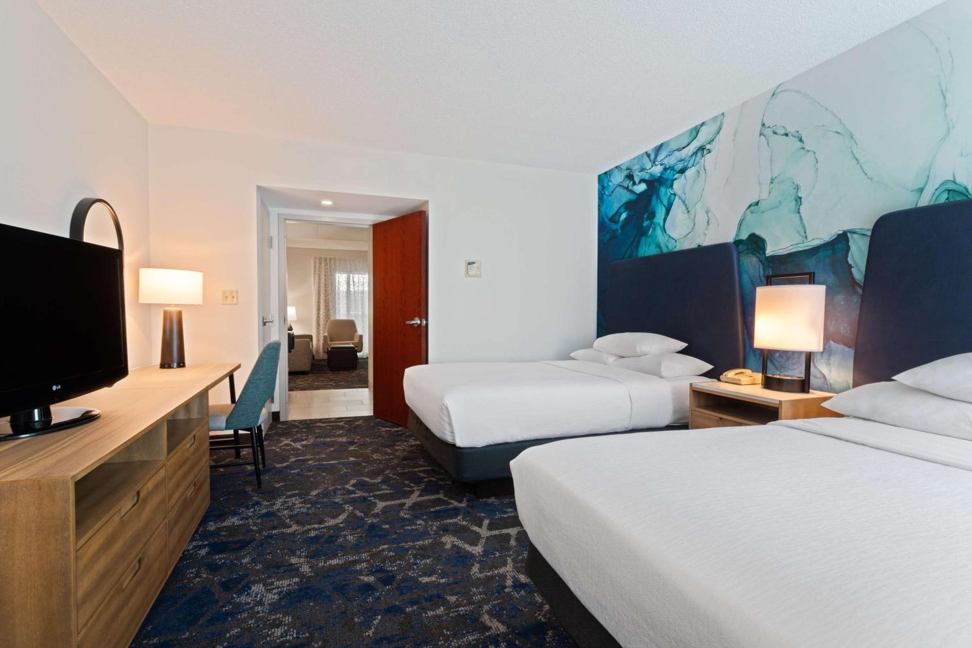 Hotel Embassy By Hilton Usf Near Busch Gardens 3*