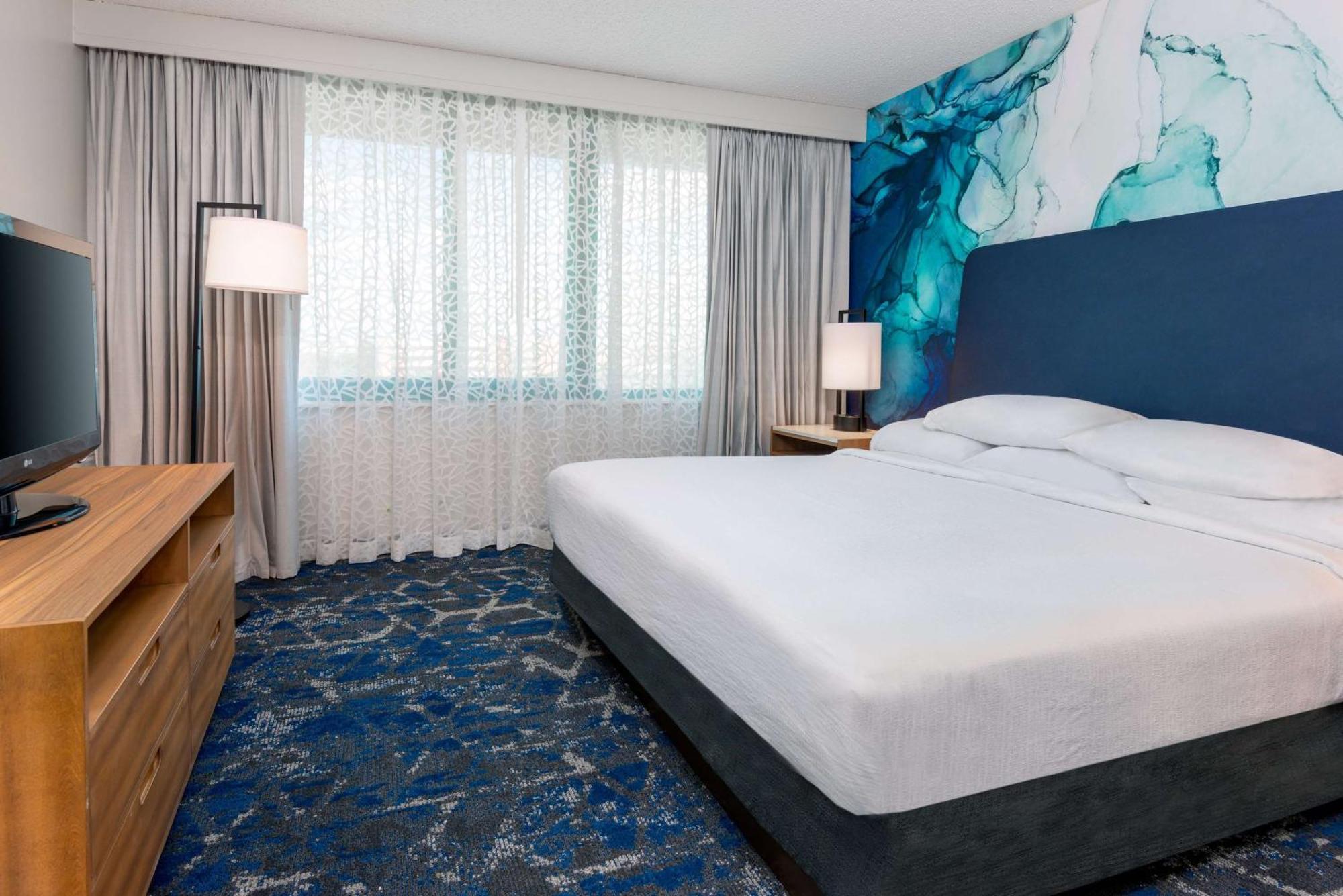 Hotel Embassy By Hilton Usf Near Busch Gardens 3*