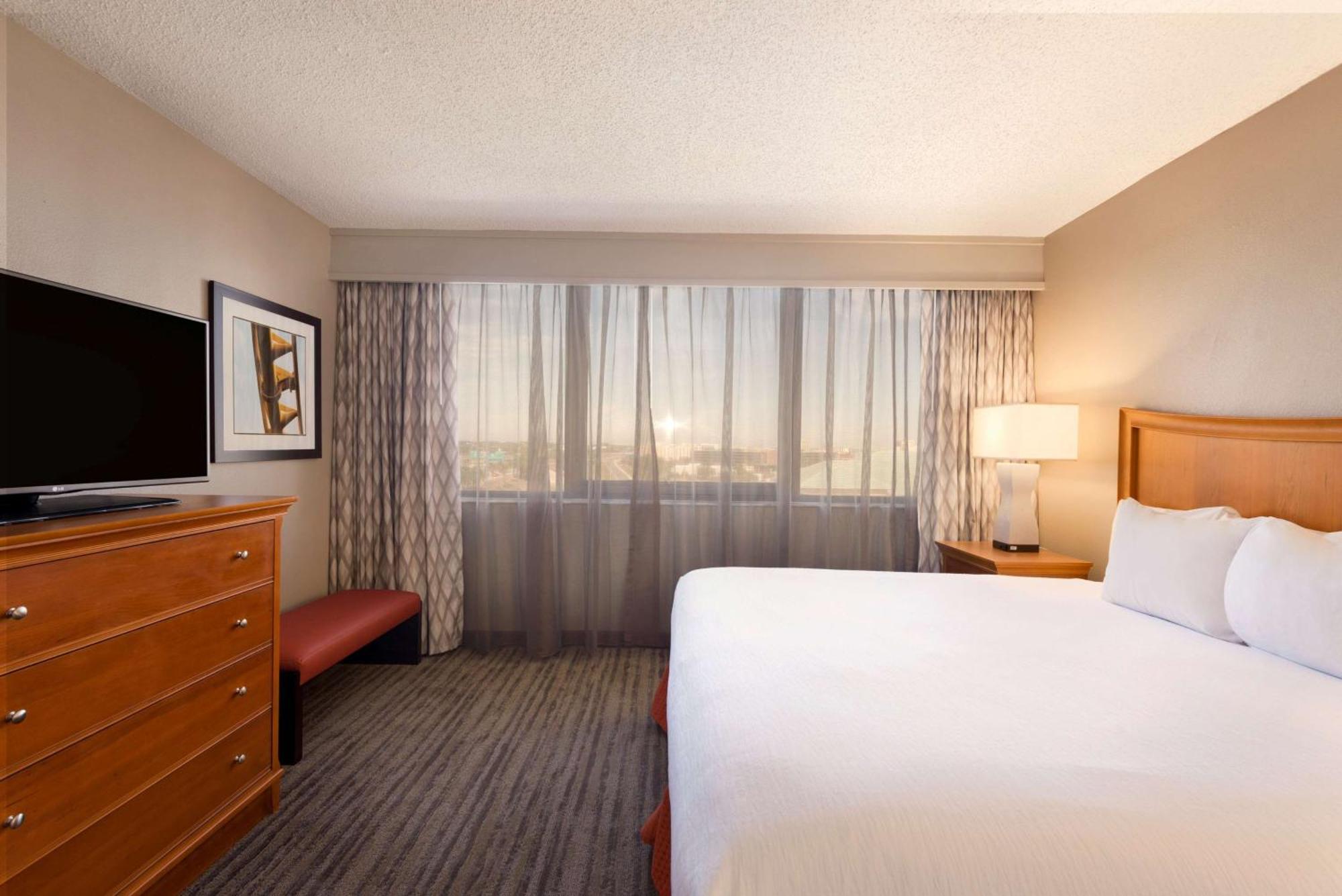 Hotel Embassy By Hilton Orlando International Drive Icon Park 3*
