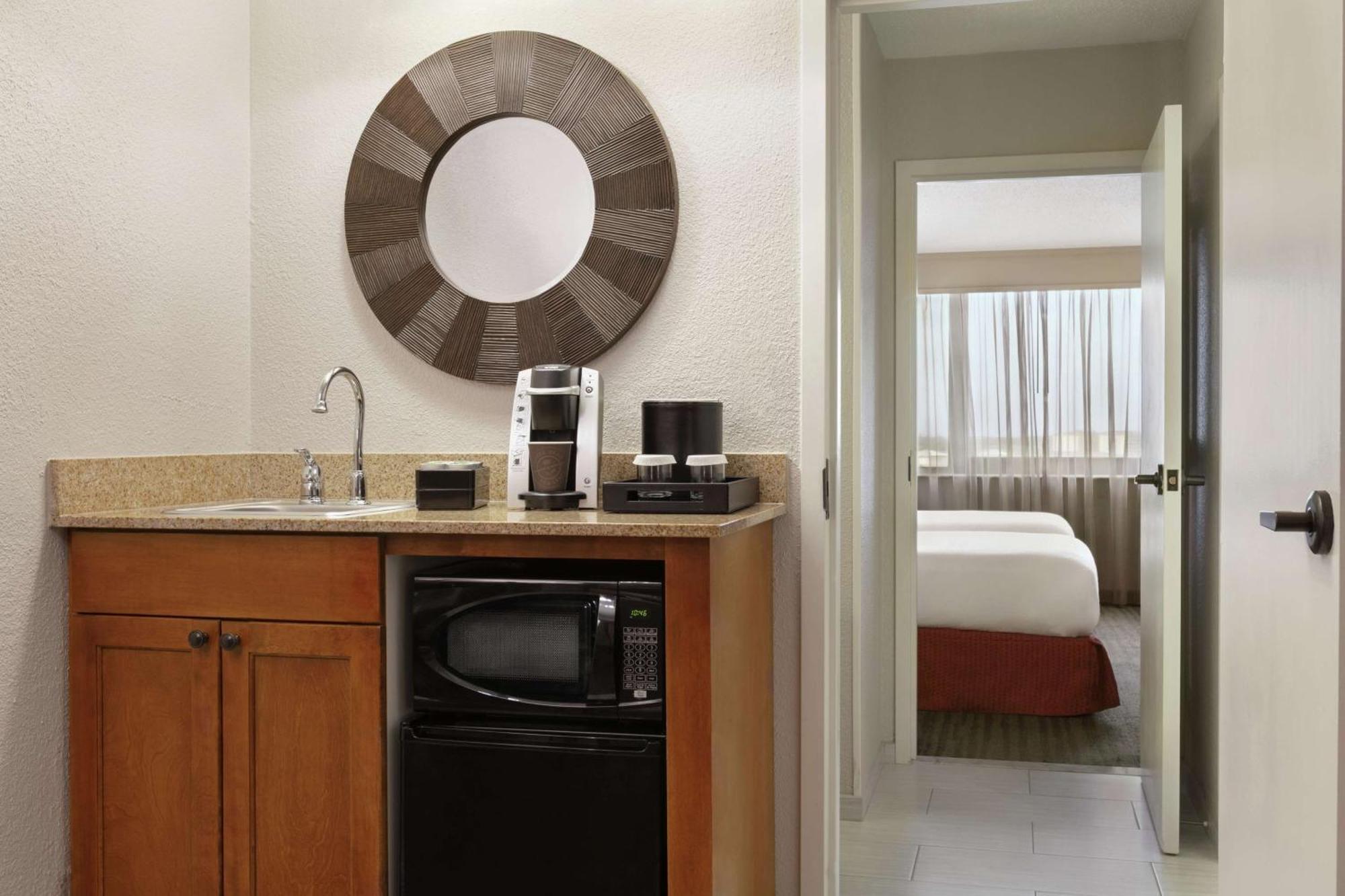 Hotel Embassy By Hilton Orlando International Drive Icon Park Williamsburg