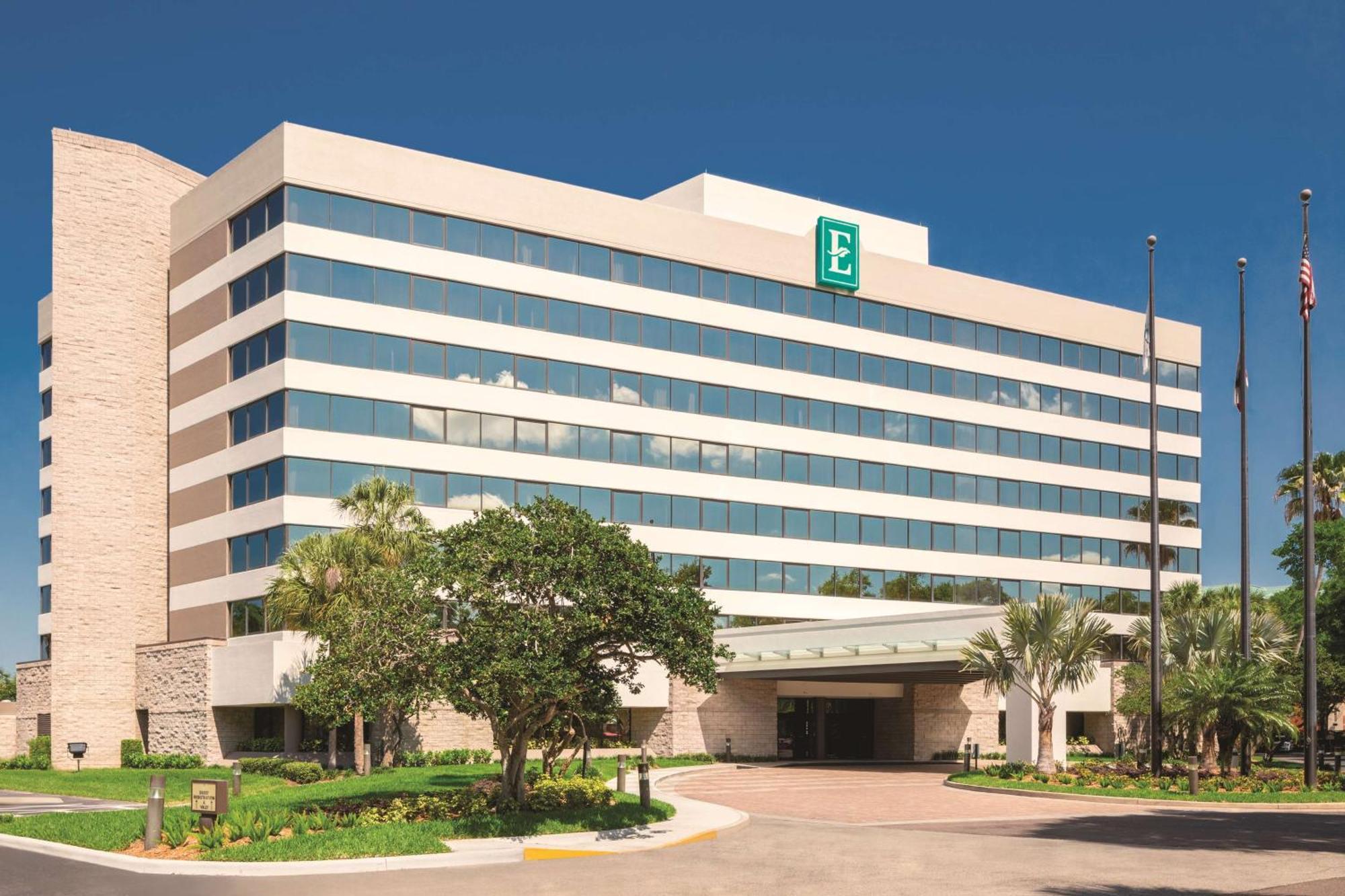 Hotel Embassy By Hilton Orlando International Drive Icon Park 3*