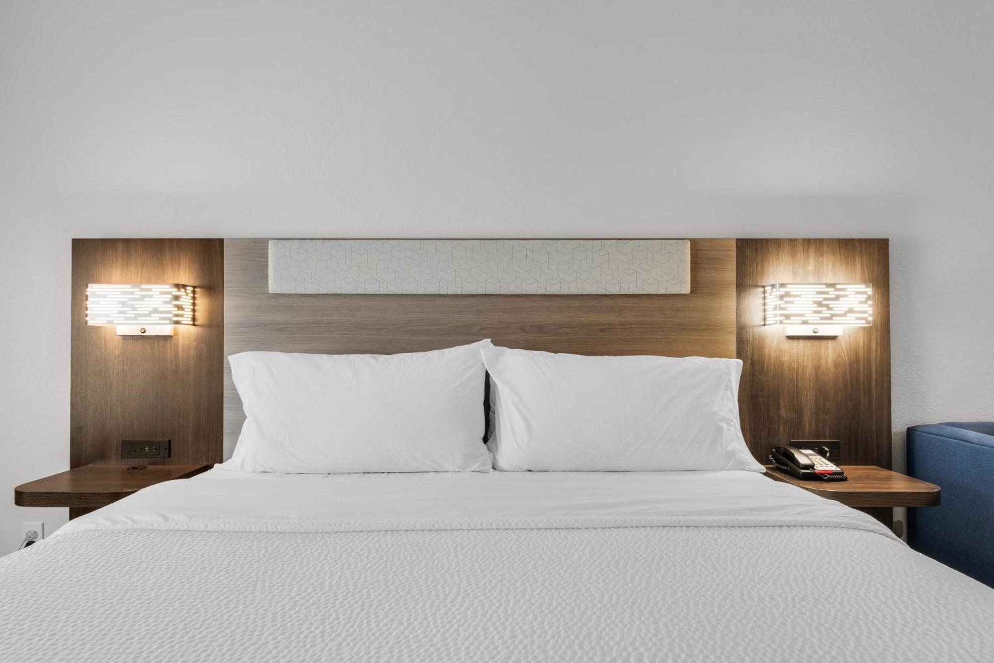 Hotel Express E - Commons Mall Area By Ihg