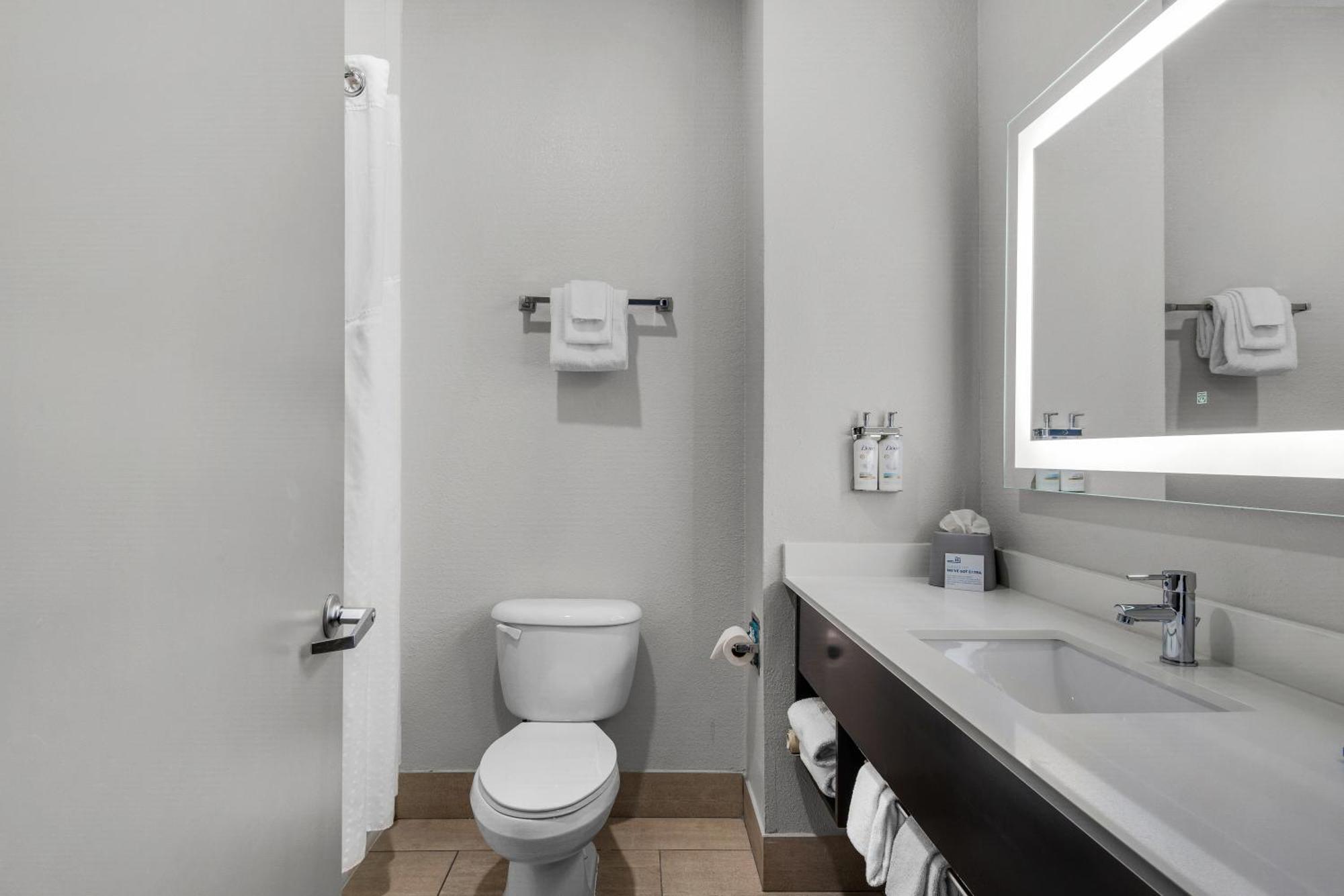 Express E - Commons Mall Area By Ihg 2*
