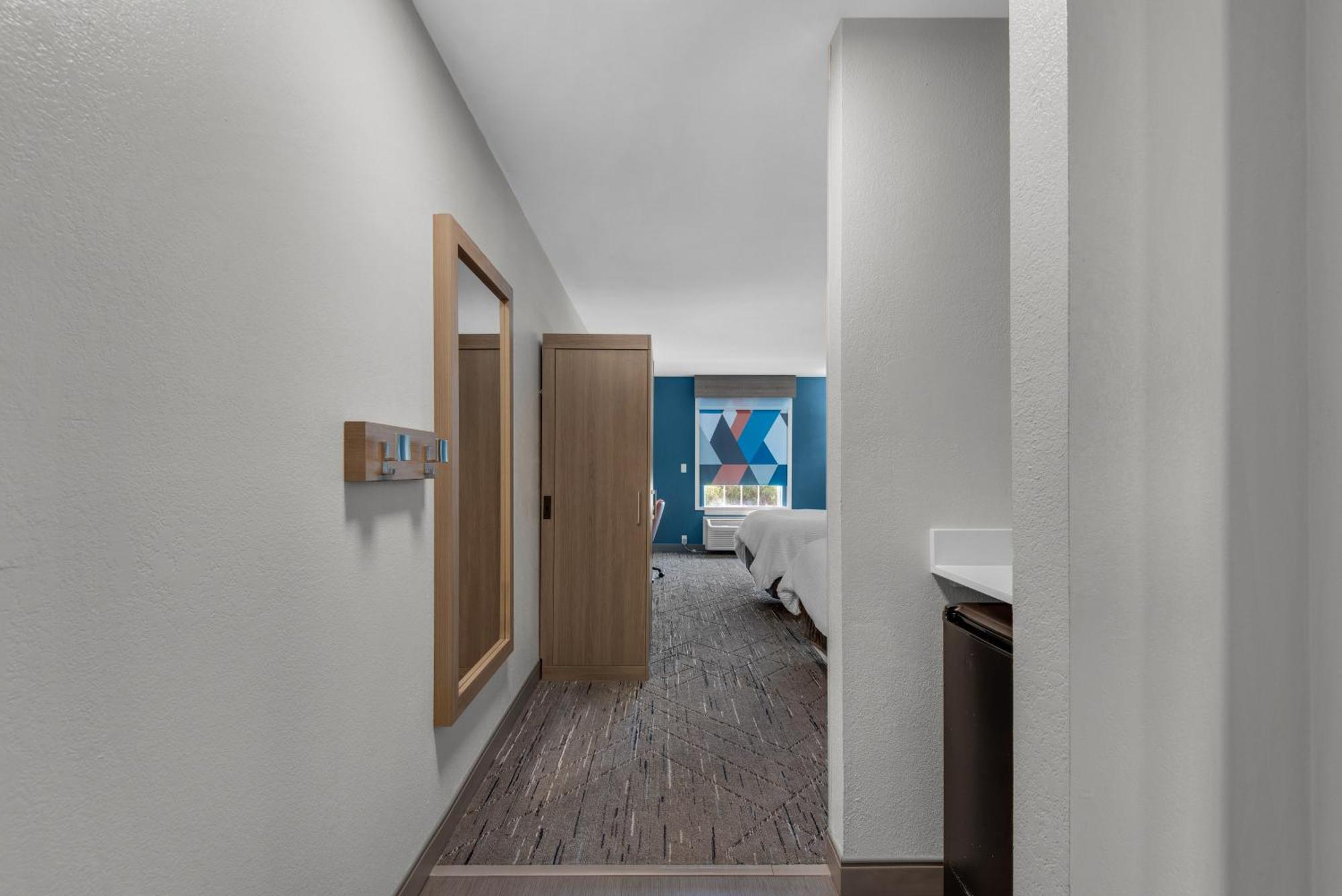Express E - Commons Mall Area By Ihg Hotel Destin