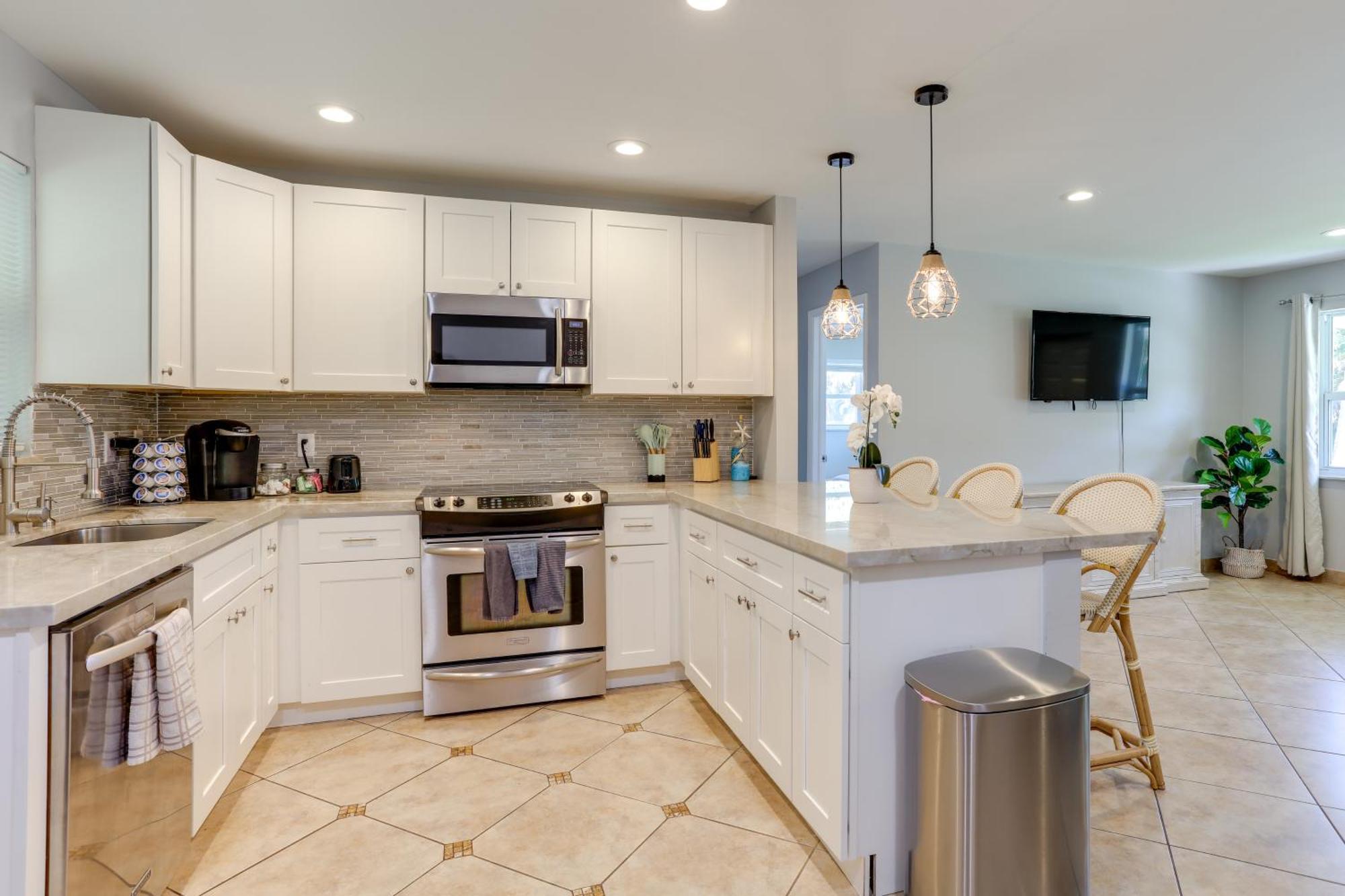 Stylish Updated Getaway 2 Mi To Swim And Shop! Holiday home