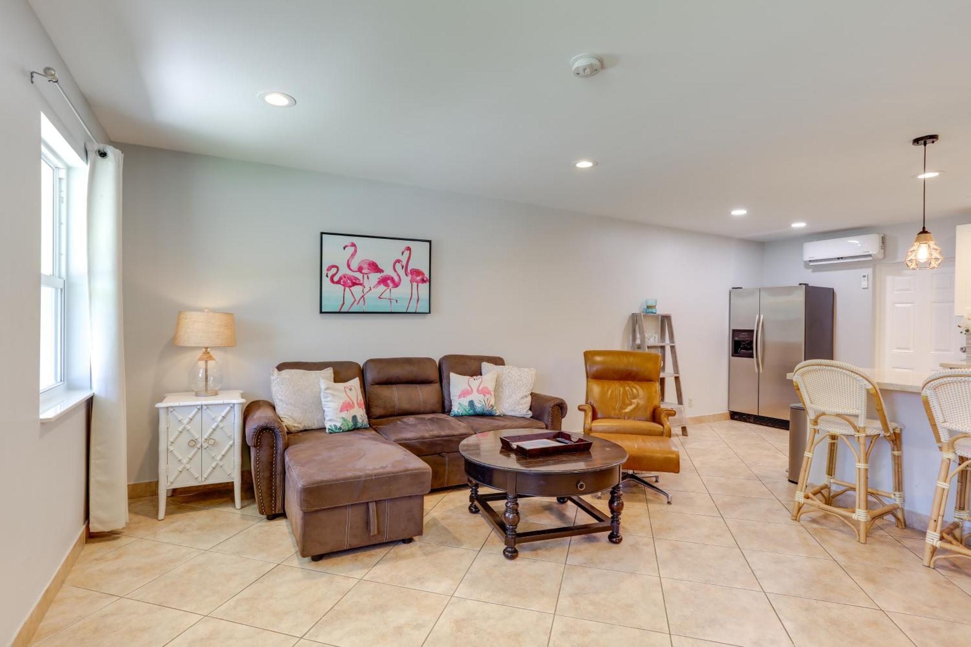 Stylish Updated Getaway 2 Mi To Swim And Shop! *