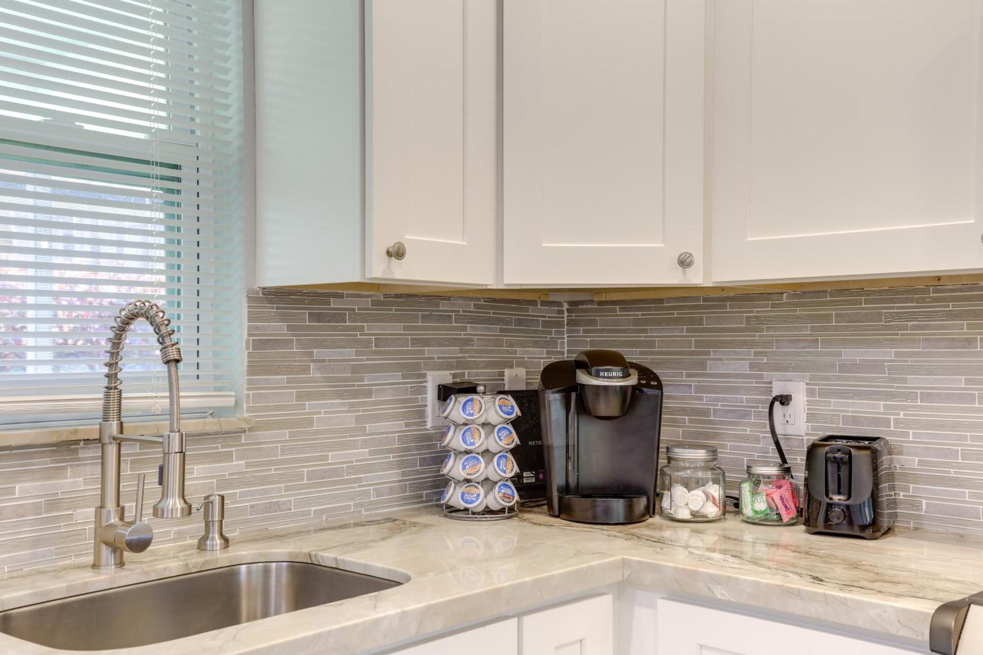 Stylish Updated Getaway 2 Mi To Swim And Shop! Holiday home *