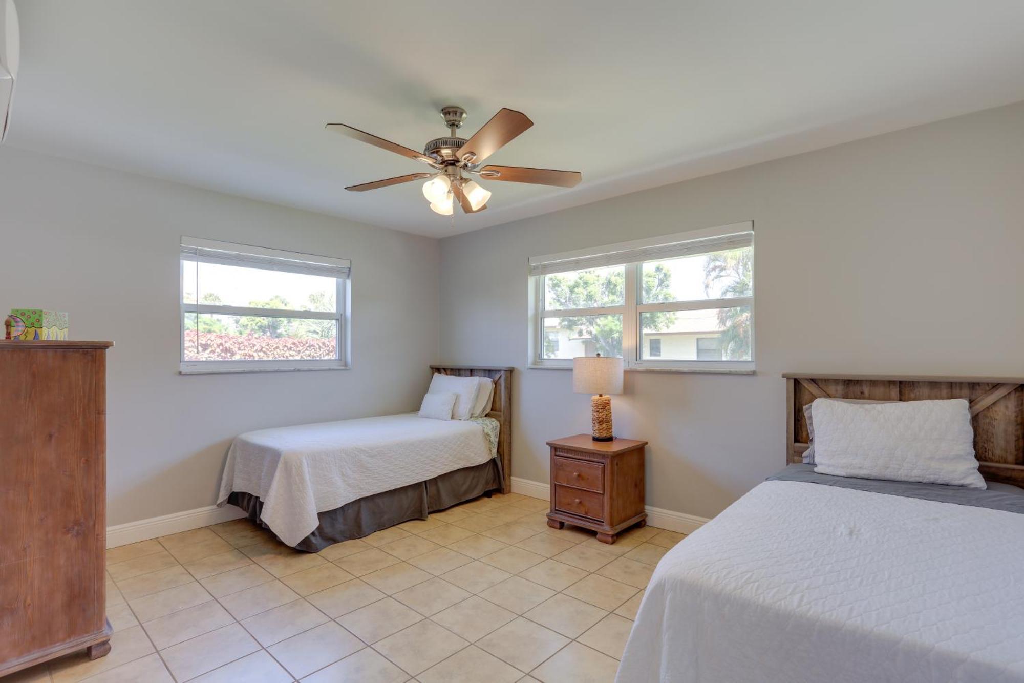 Pet-friendly Palm Pad - 1 Mi To The Ocean! North Palm Beach