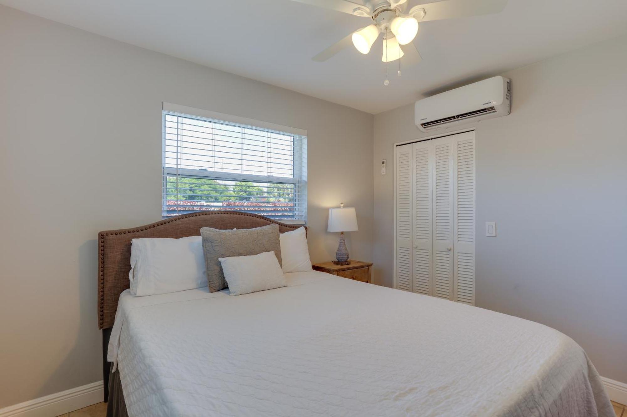 Pet-friendly Palm Pad - 1 Mi To The Ocean!
