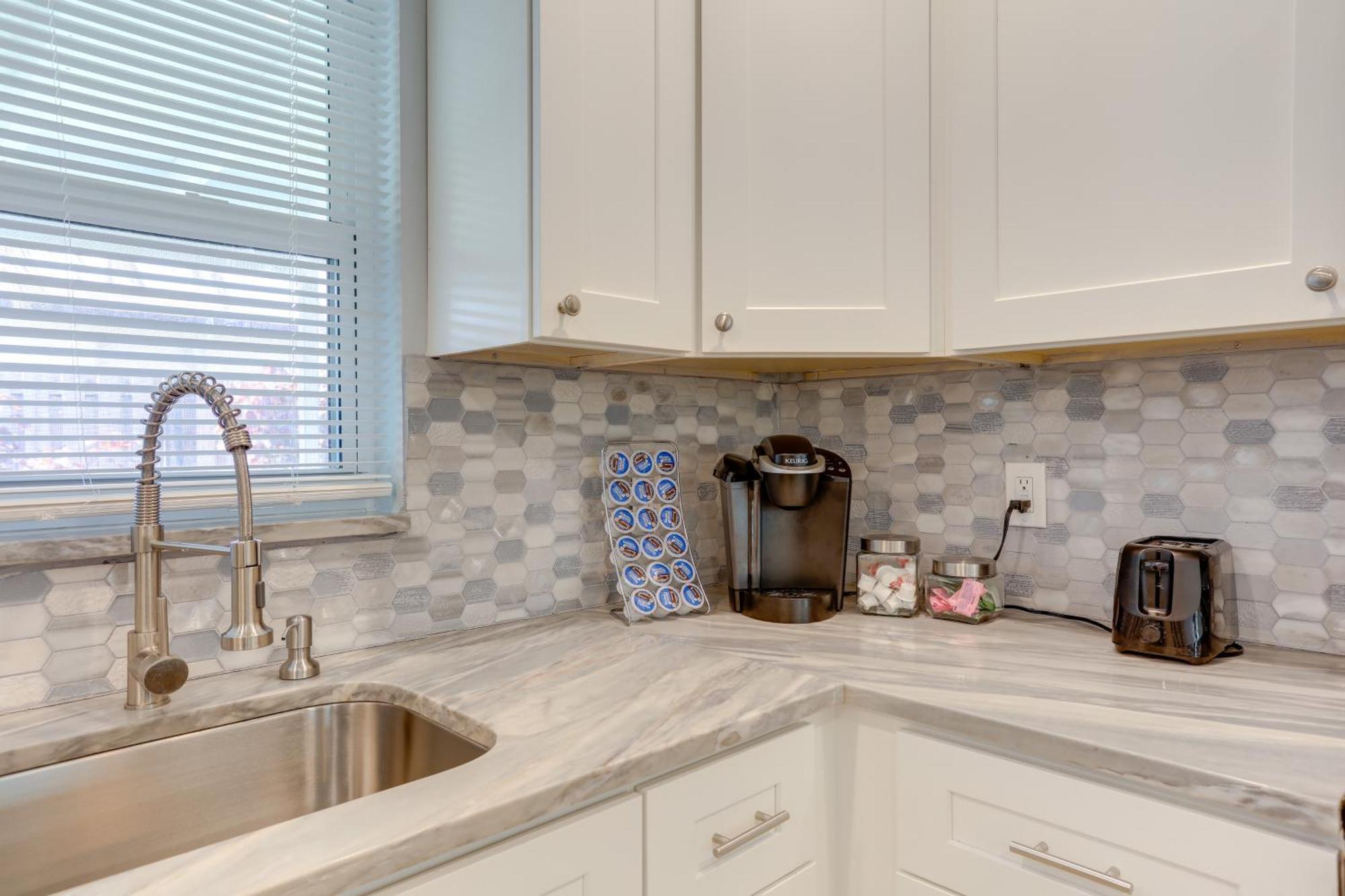 Pet-friendly Palm Pad - 1 Mi To The Ocean! Holiday home *