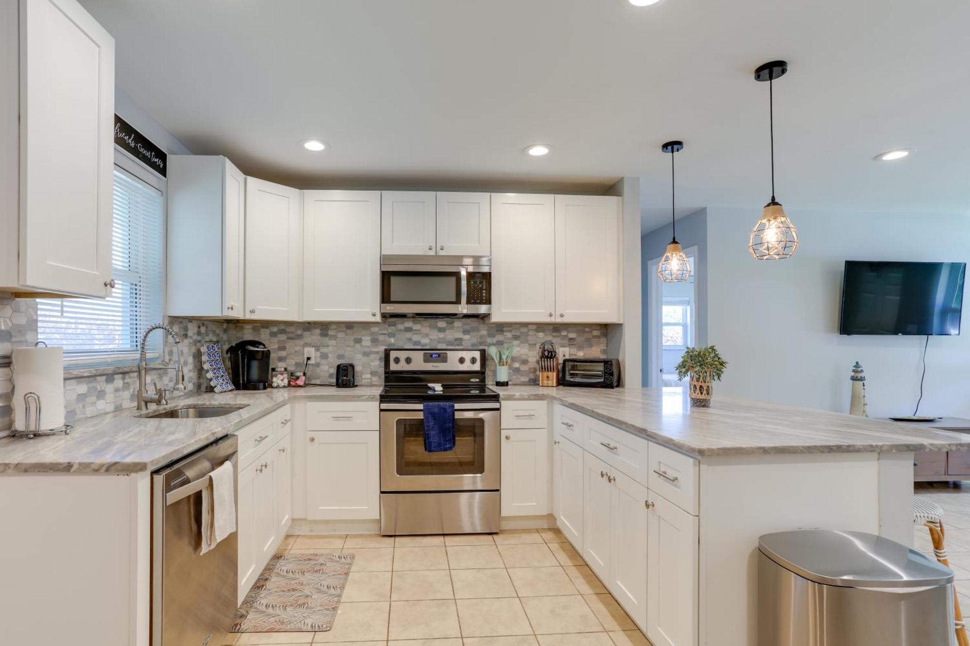 Pet-friendly Palm Pad - 1 Mi To The Ocean! * North Palm Beach