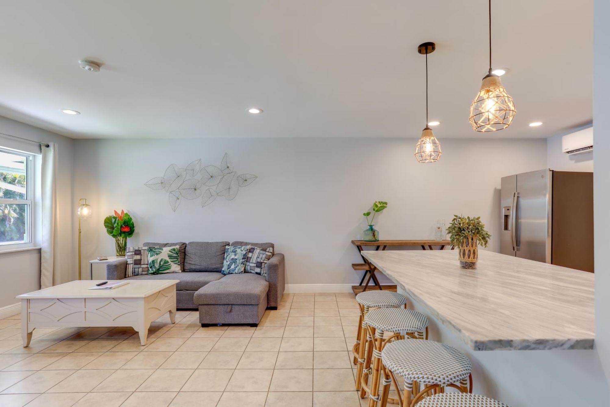Holiday home Pet-friendly Palm Pad - 1 Mi To The Ocean!