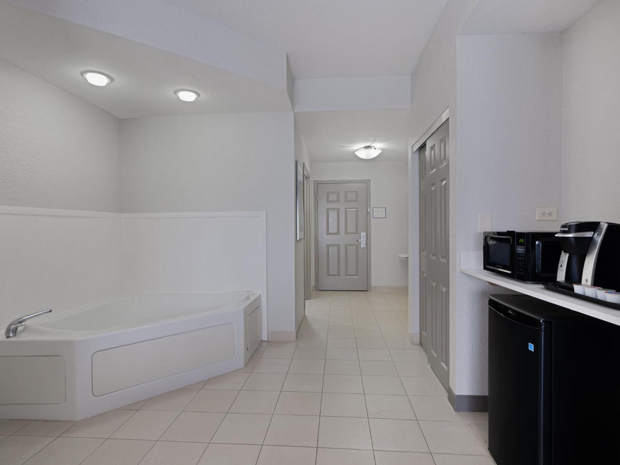 Hotel Express & North I-4 By Ihg 3*