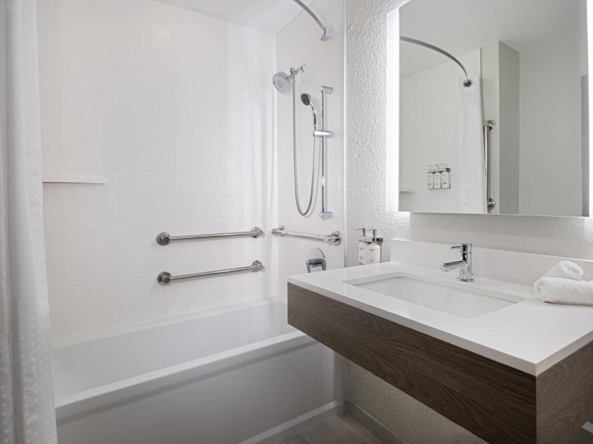 Express & North I-4 By Ihg 3*