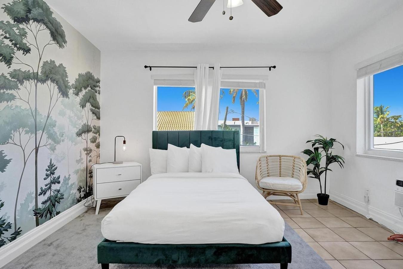 Walk To Holiday Retreat Miami Pool Apartment *