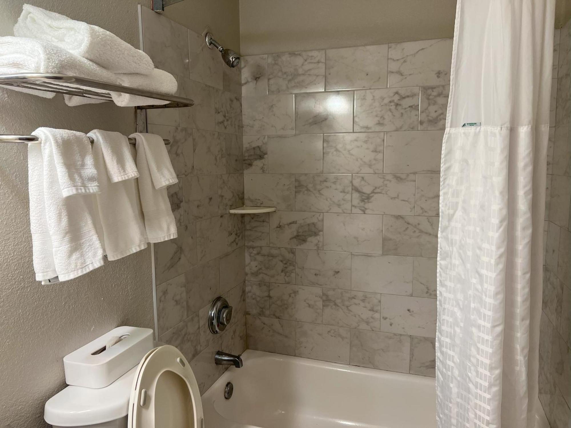 Days By Wyndham Orange Park/jacksonville
