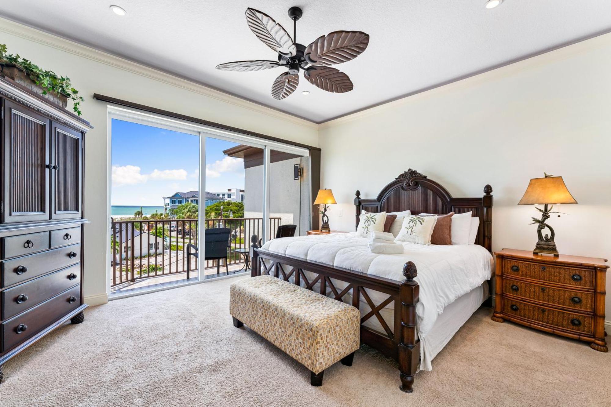 Beachside Of The Village Apartment