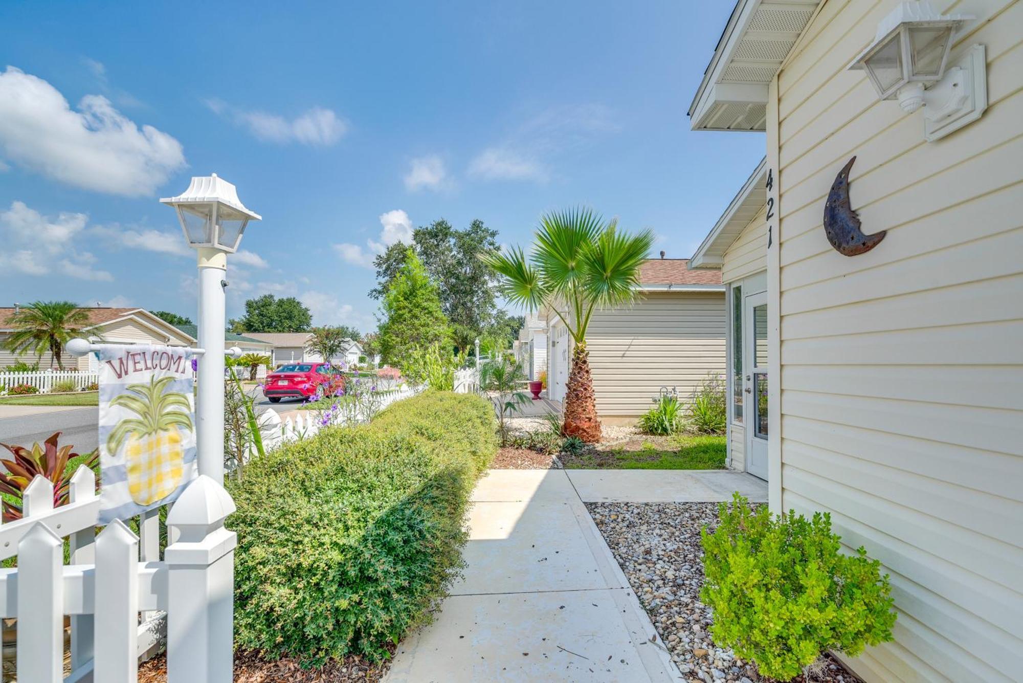 Abode With Community Pools, Golf And Holiday home *