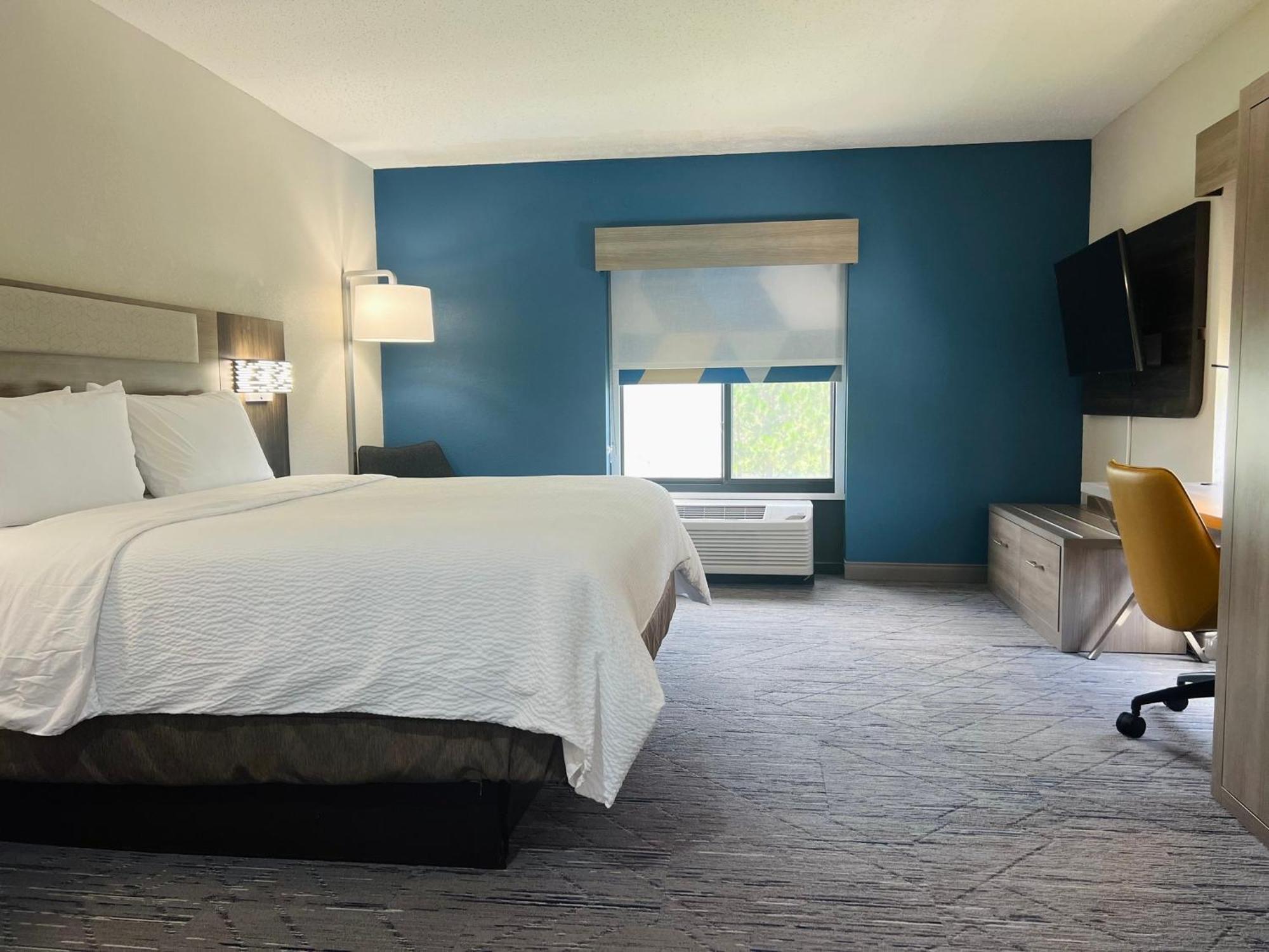 Express & By Ihg 2*