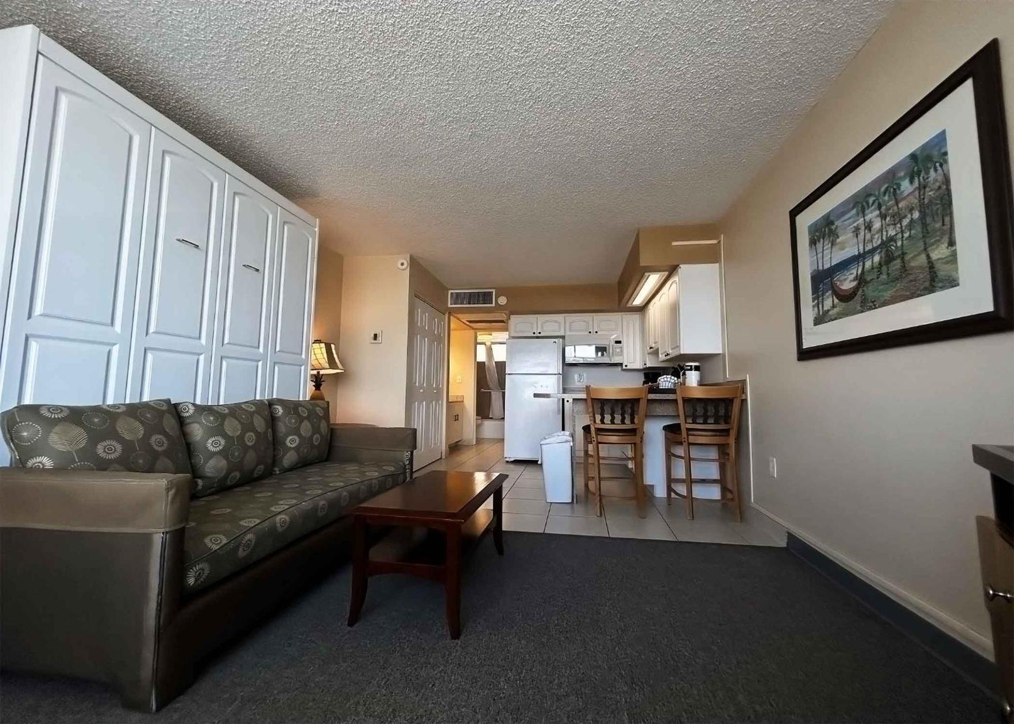 Outrigger Club Resort 3*