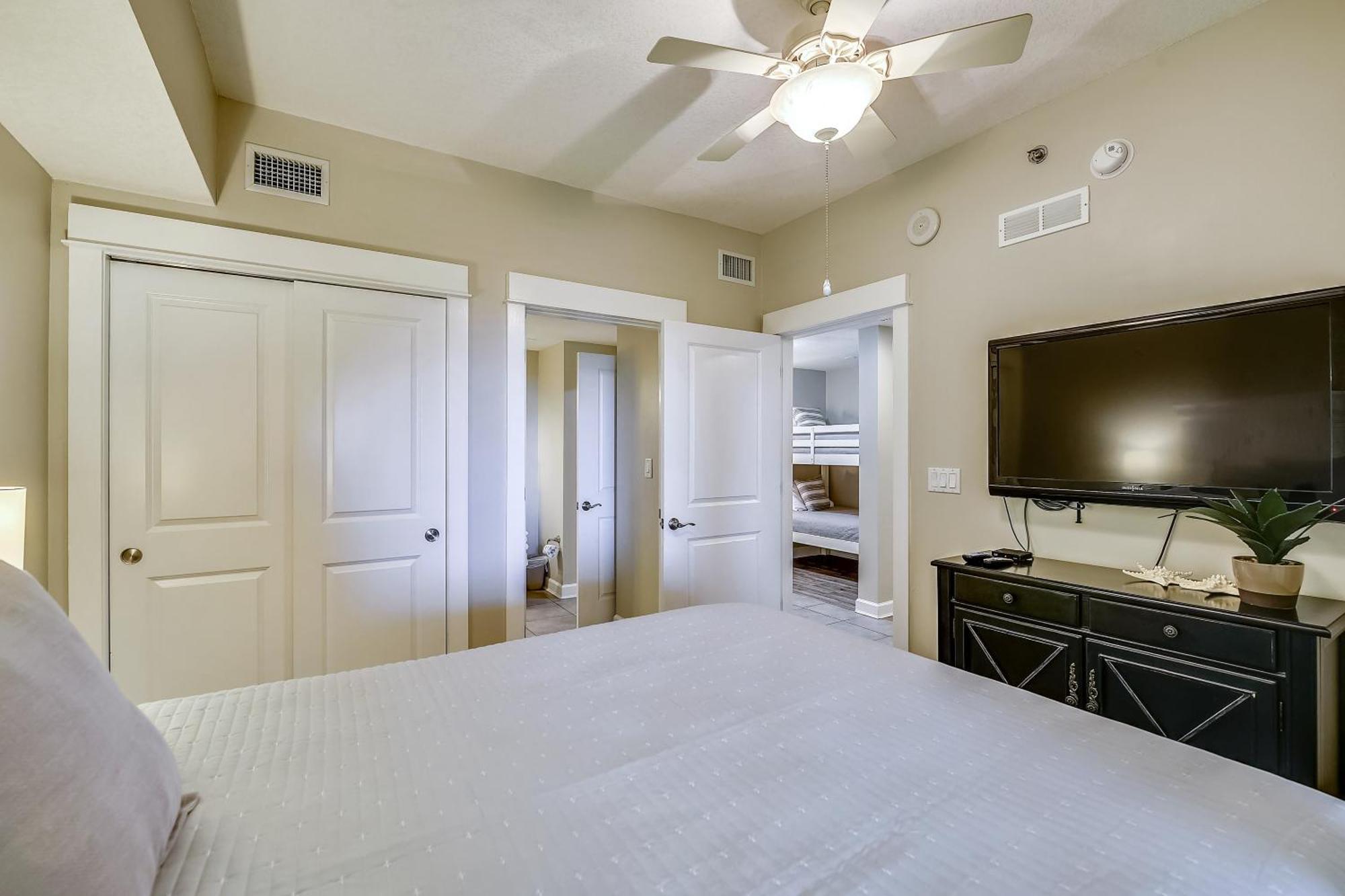 Grand Panama #908-1 By Book That Holiday home