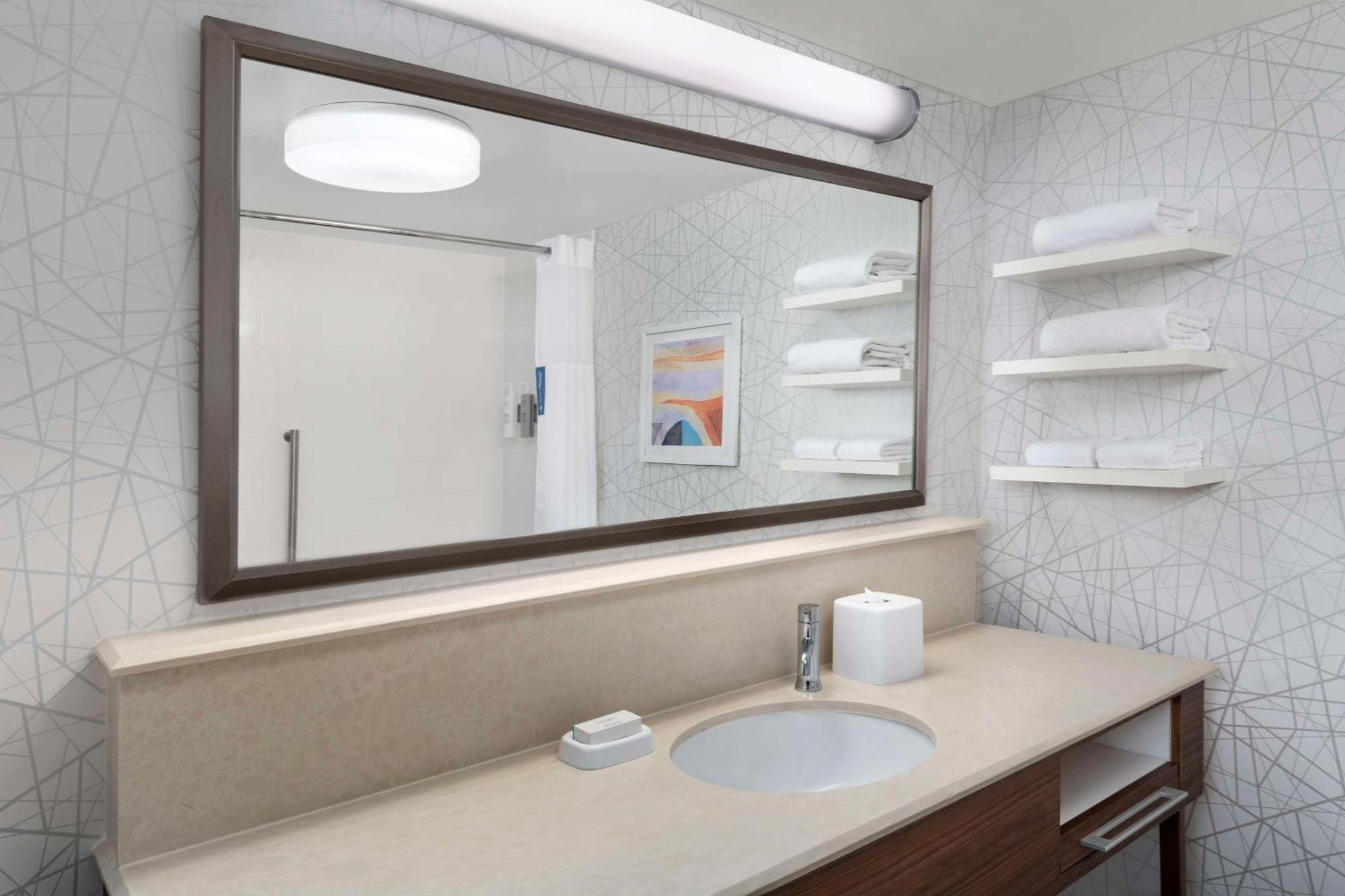 Hampton & At Mary Colonial Townpark Hotel 3*