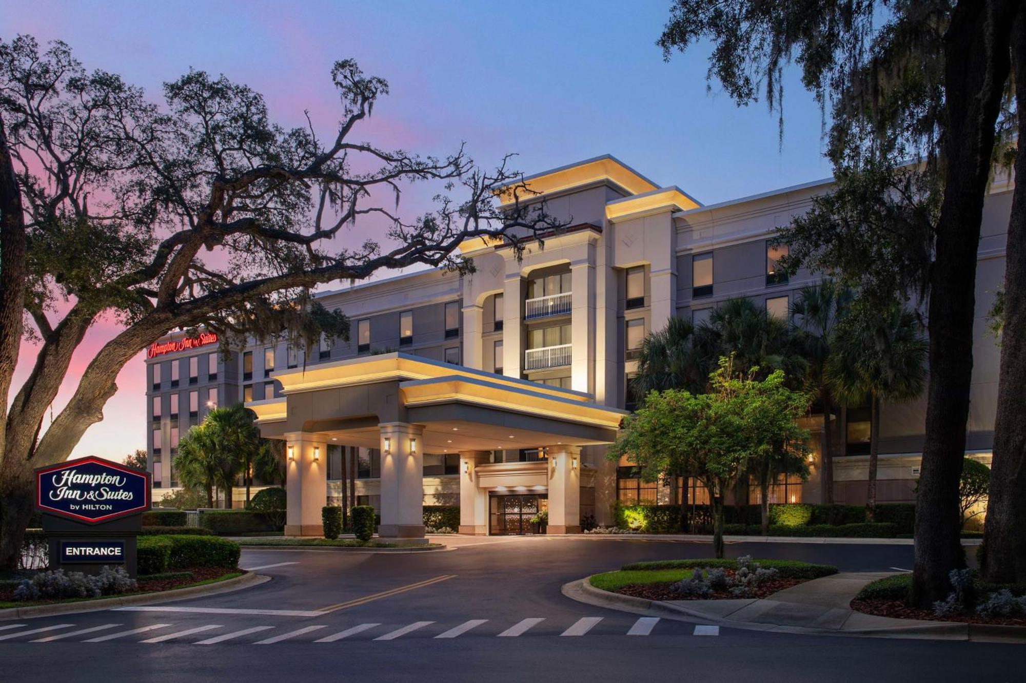 Hotel Hampton & At Mary Colonial Townpark 3*