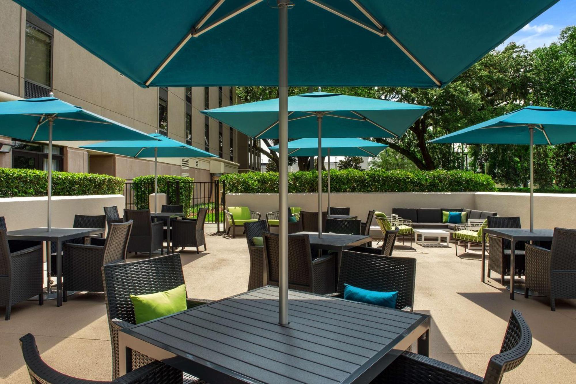 Hotel Hampton & At Mary Colonial Townpark