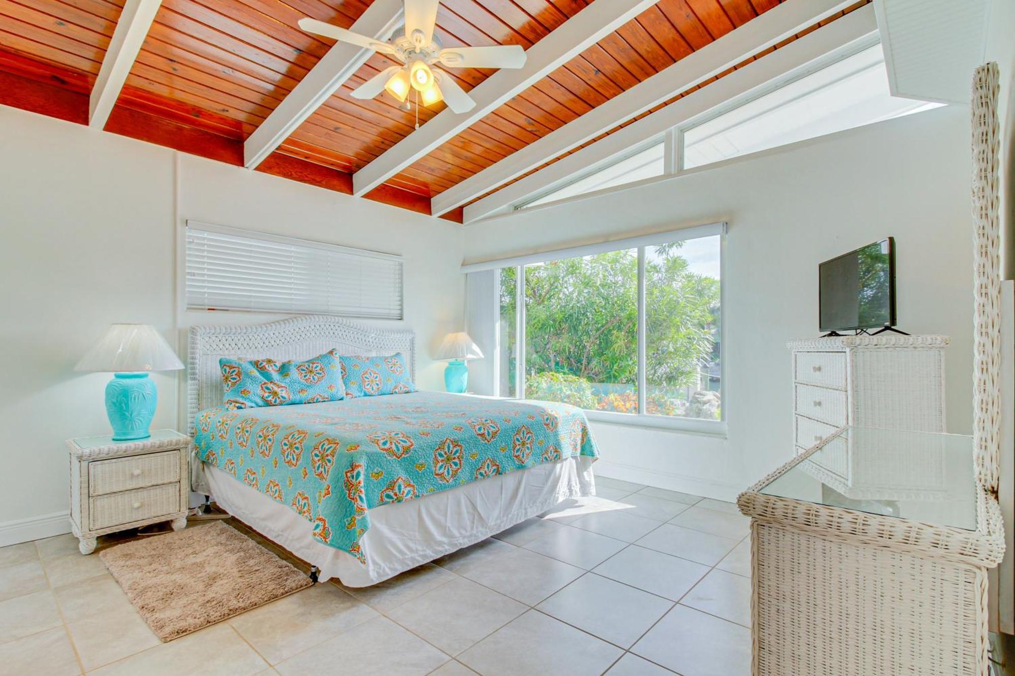 Downhome By The Canal * Key Colony Beach