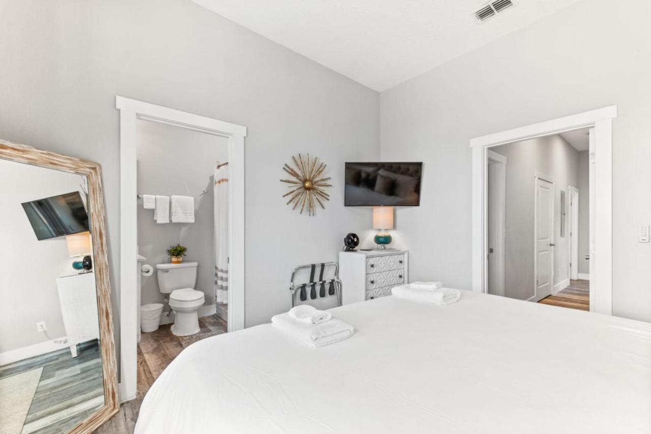 Sea Gem Slp 16 Amenities Holiday home *