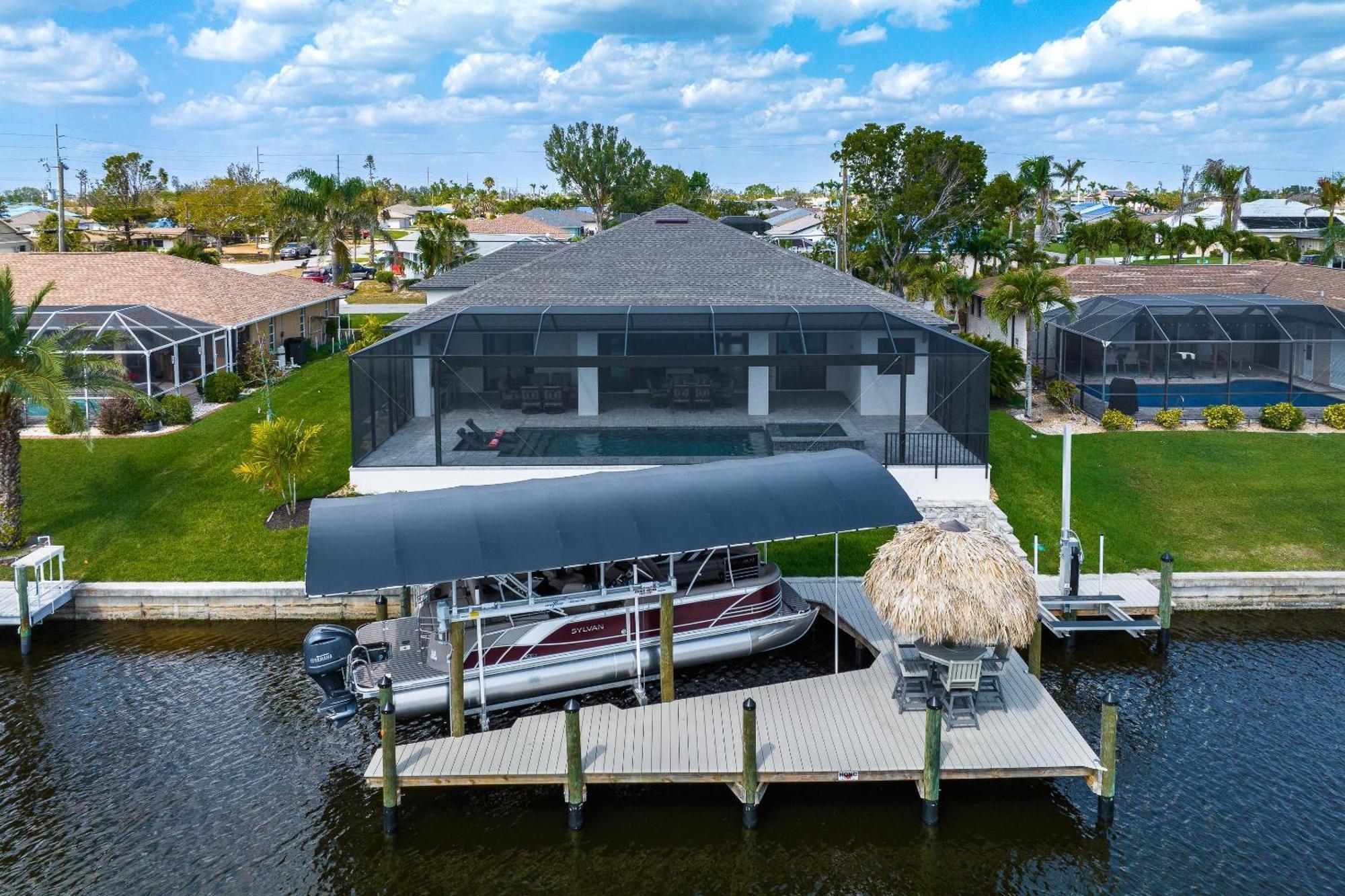 New Home, Pool, Tiki Hut, Sleeps 8 - Cielo Sur * Cape Coral