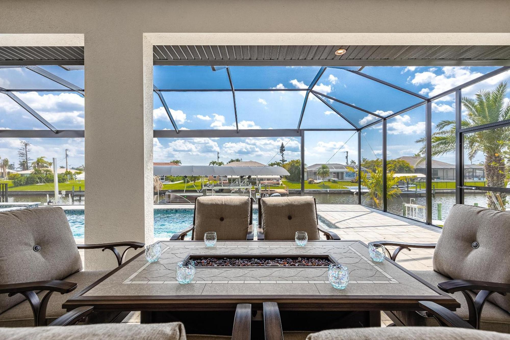 New Home, Pool, Tiki Hut, Sleeps 8 - Cielo Sur * Cape Coral