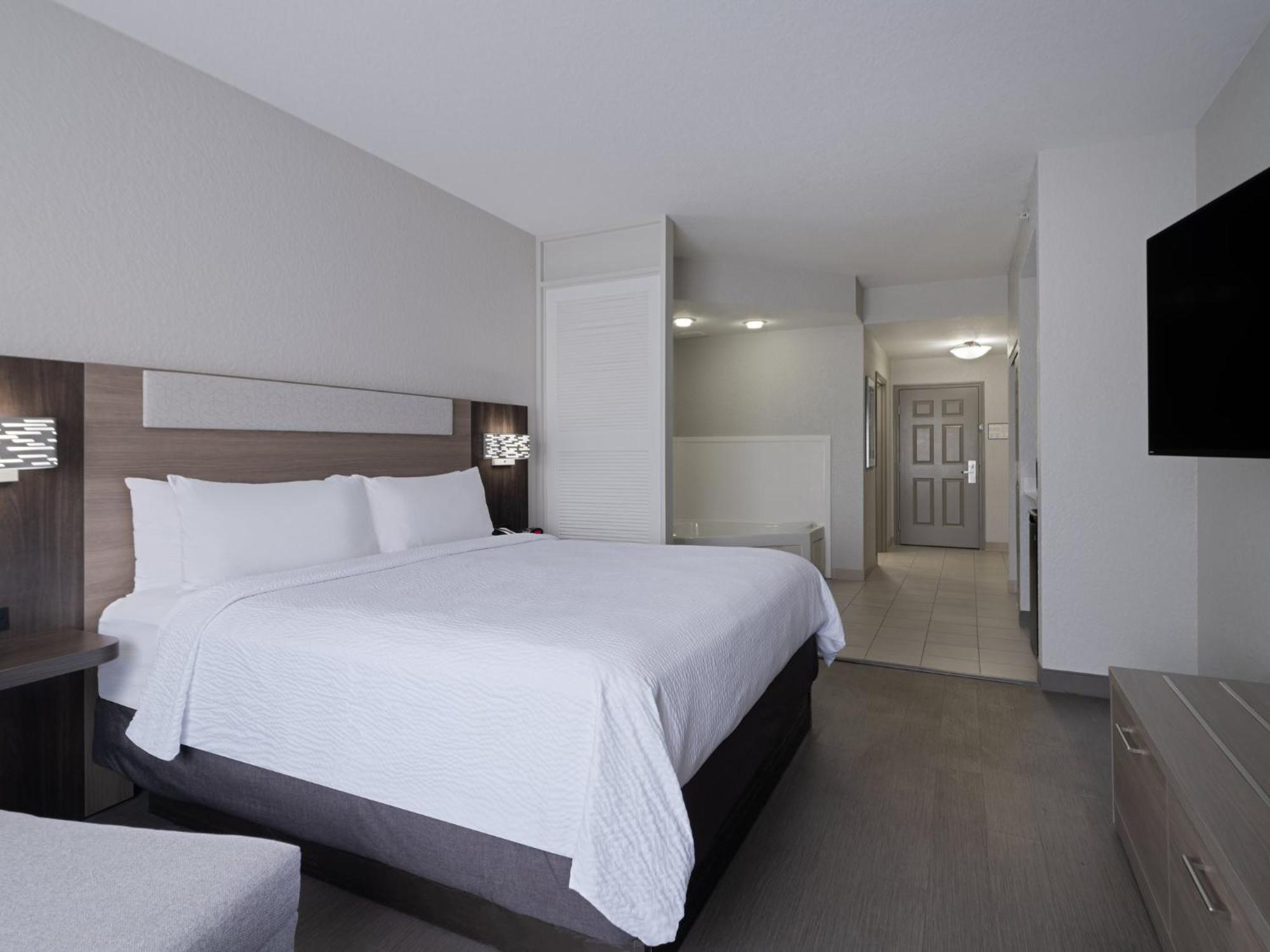 Express & North I-4 By Ihg Hotel