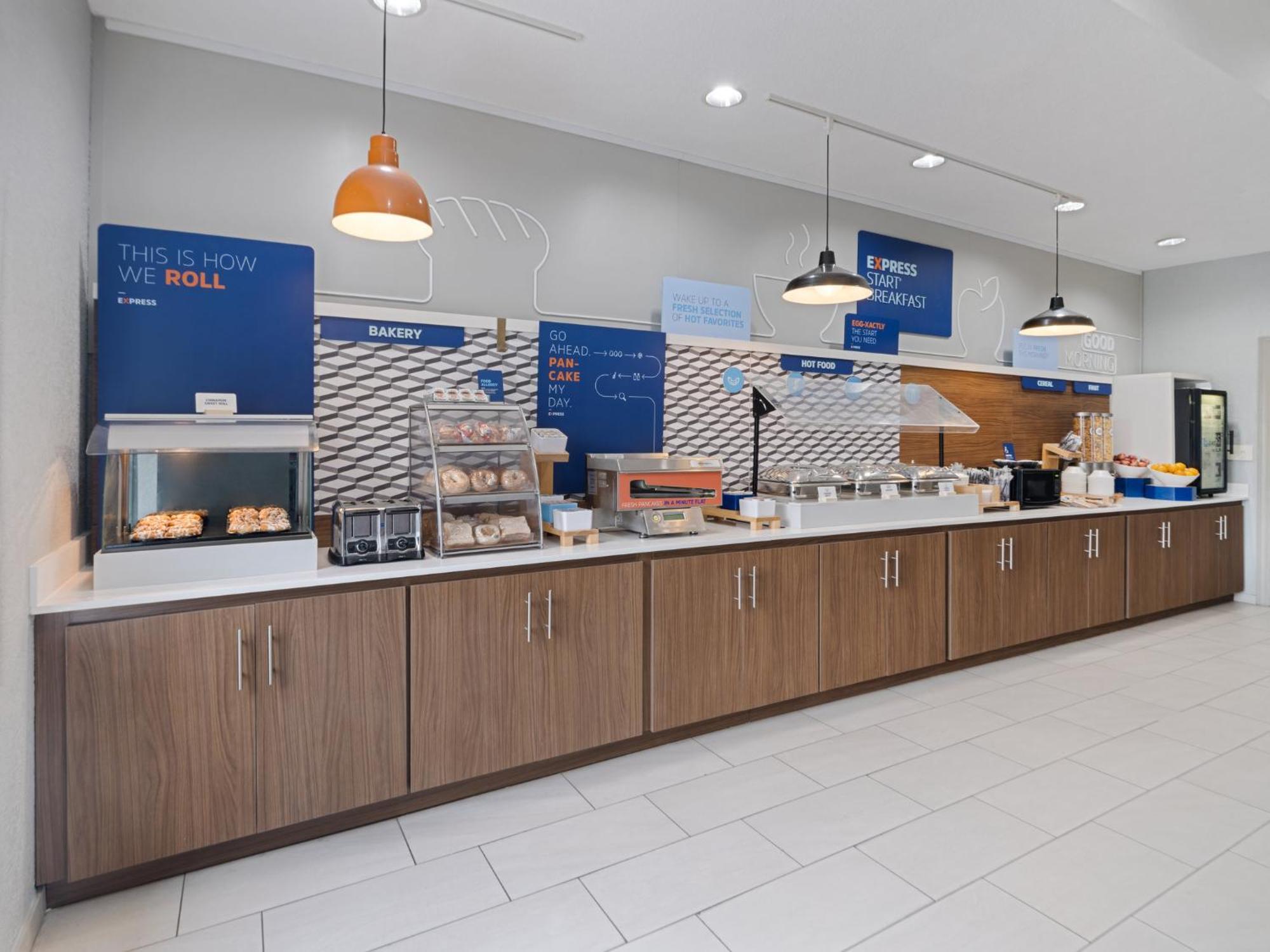 Hotel Express & North I-4 By Ihg 3*