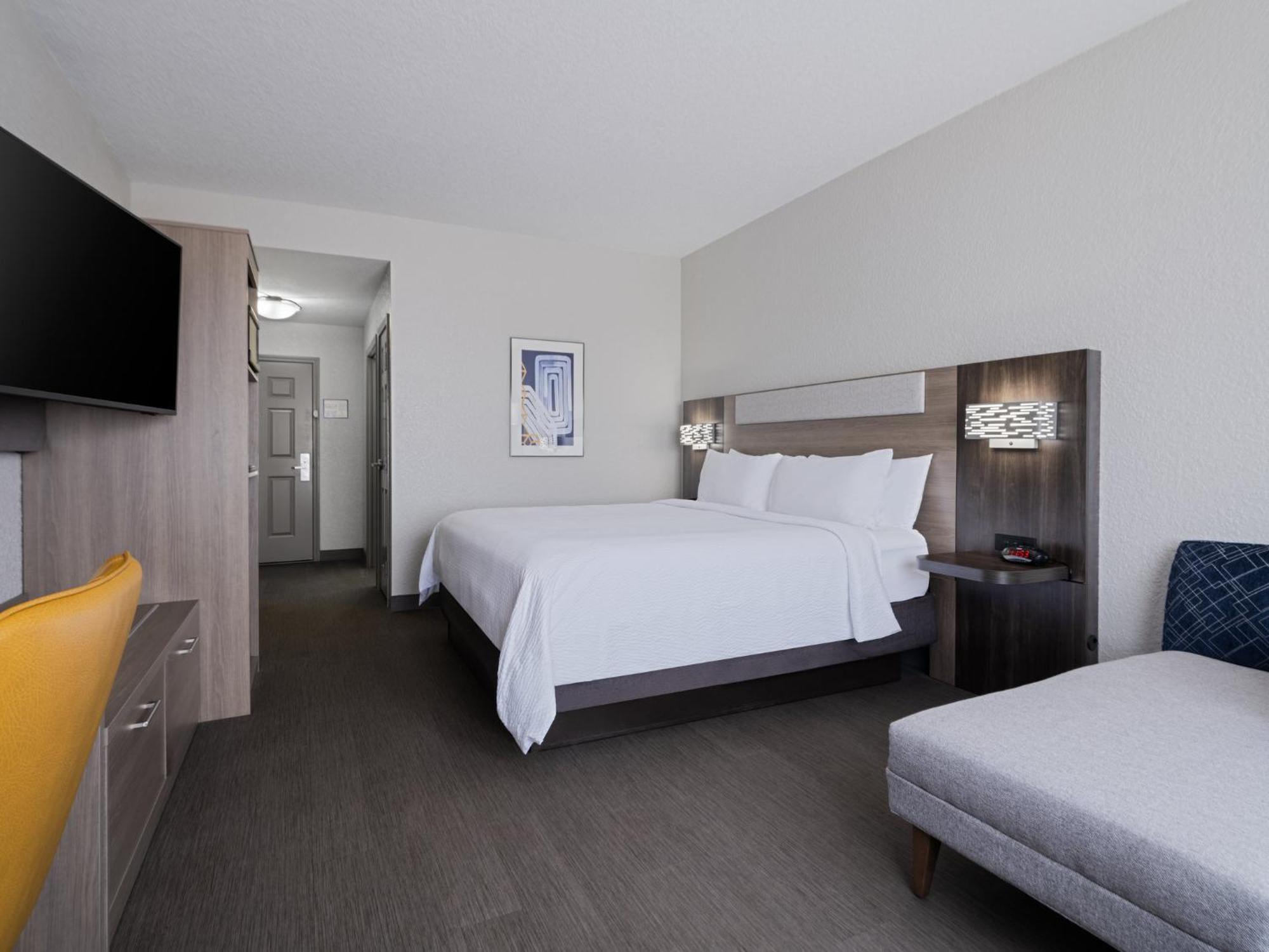 Hotel Express & North I-4 By Ihg 3*