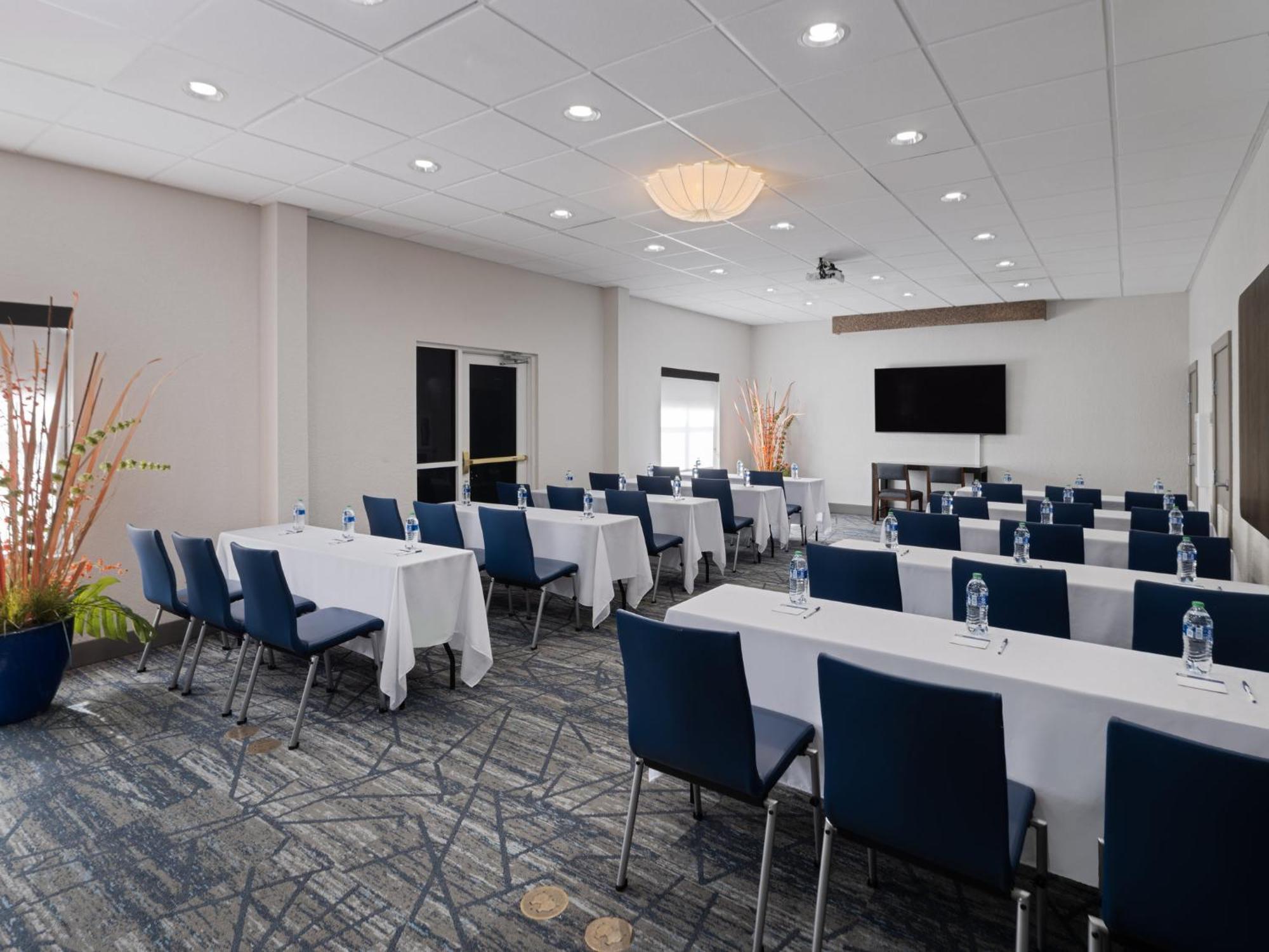 Express & North I-4 By Ihg Hotel 3*