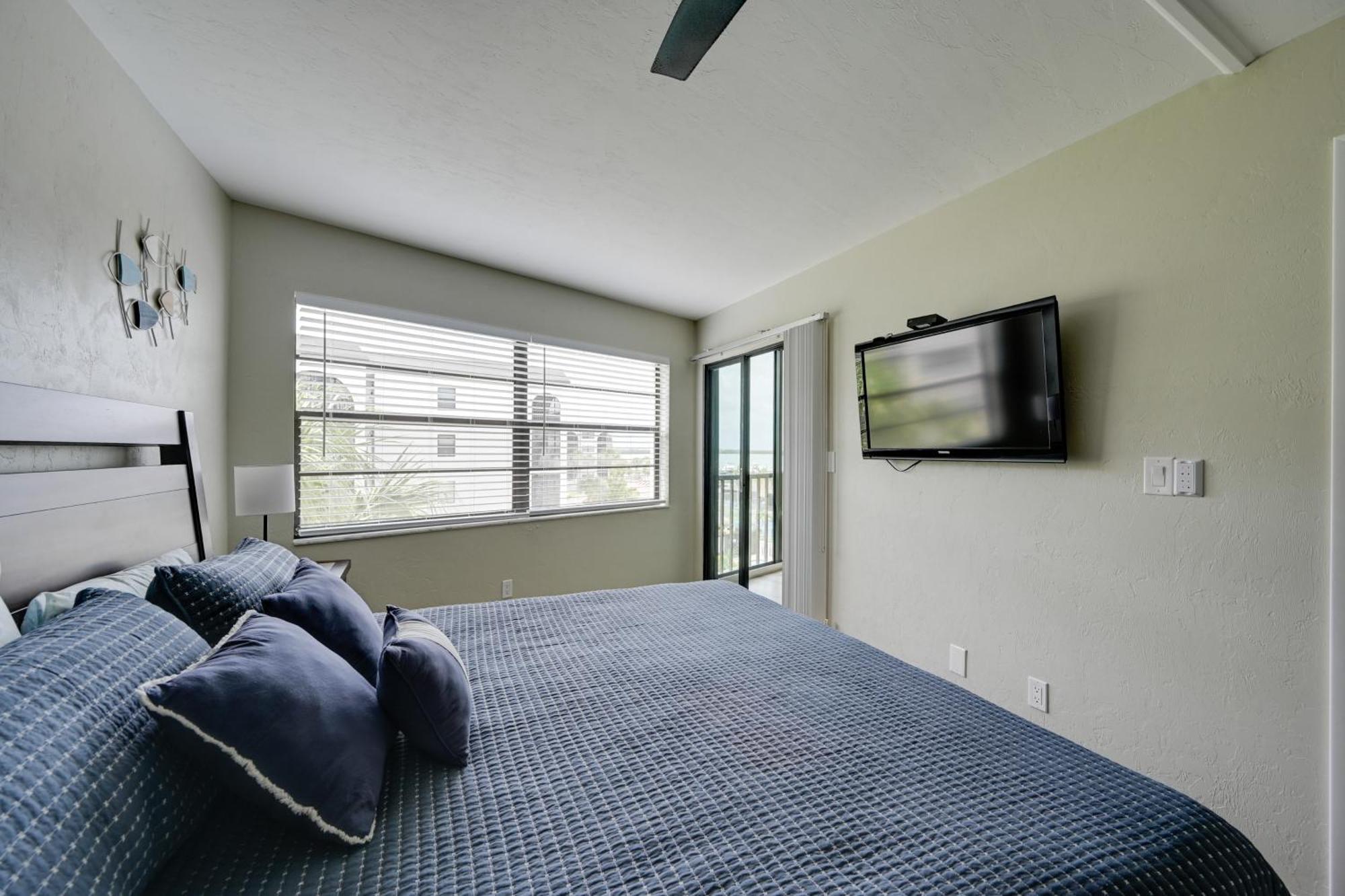 Waterfront With Pool And Hot Tub! Apartment *