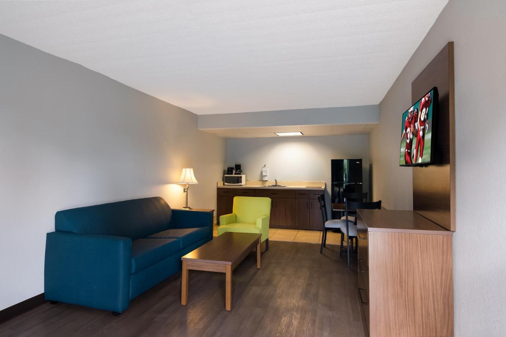 Hometowne By Red Roof Vero - I-95 Hotel 2*