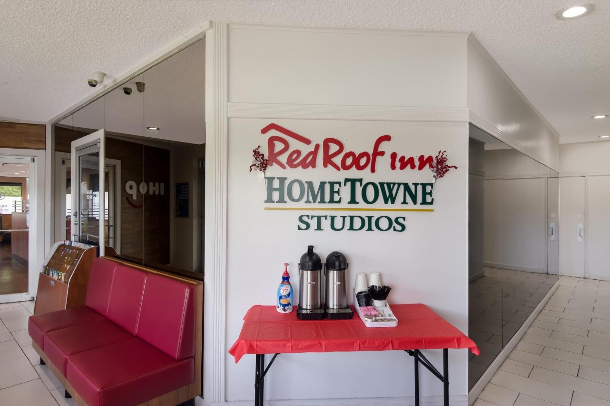 Hometowne By Red Roof Vero - I-95