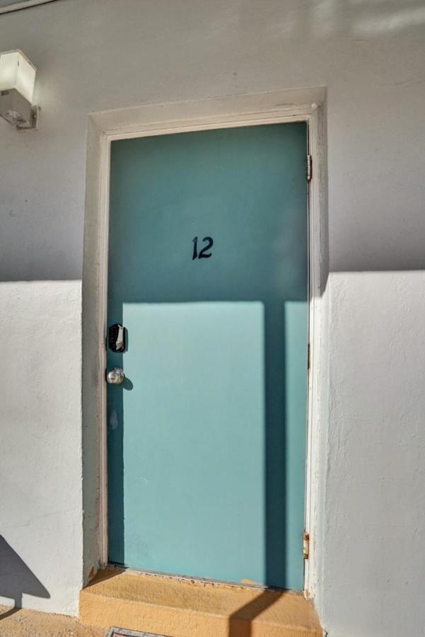 Pool Christmas Getaway 5 Beach Walk Airport Apartment *
